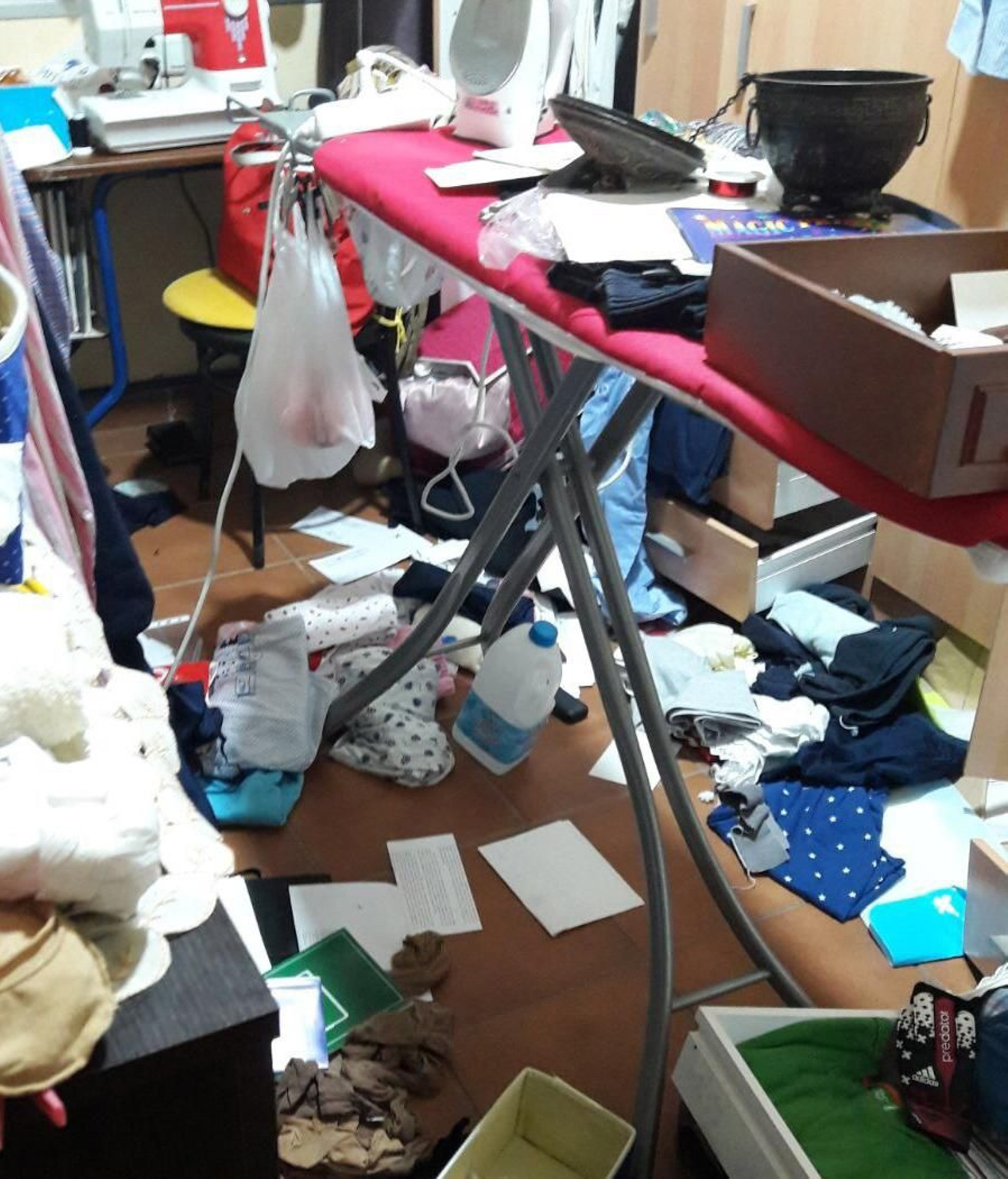 Aspecto de una habitación por la acción de los cacos.