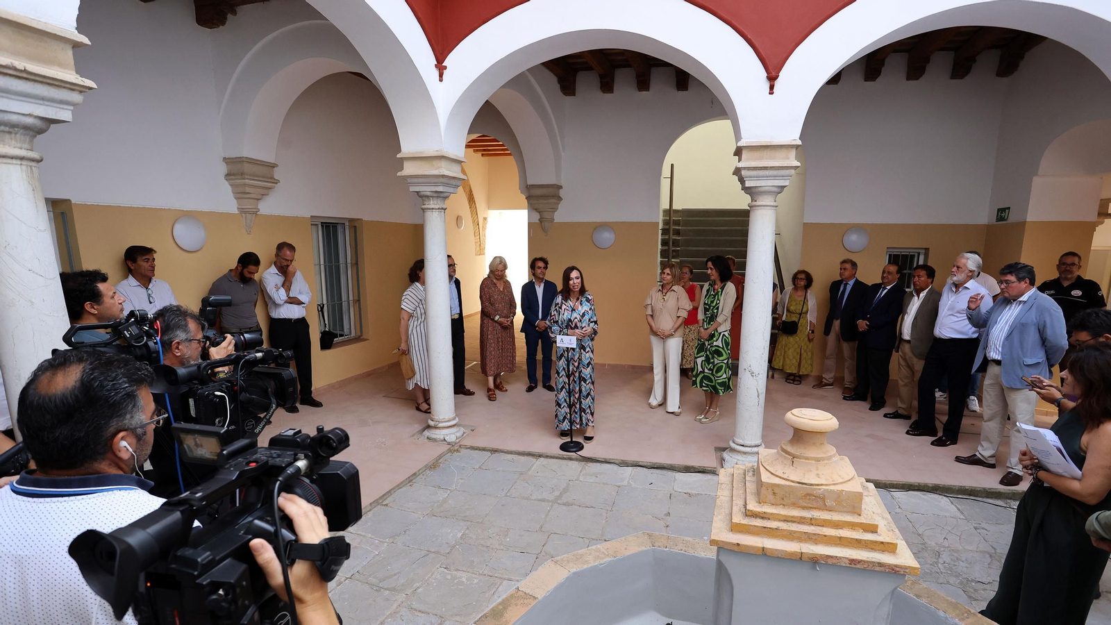 Visita a la rehabilitación de viviendas en calle Ramón de Cala en Jerez