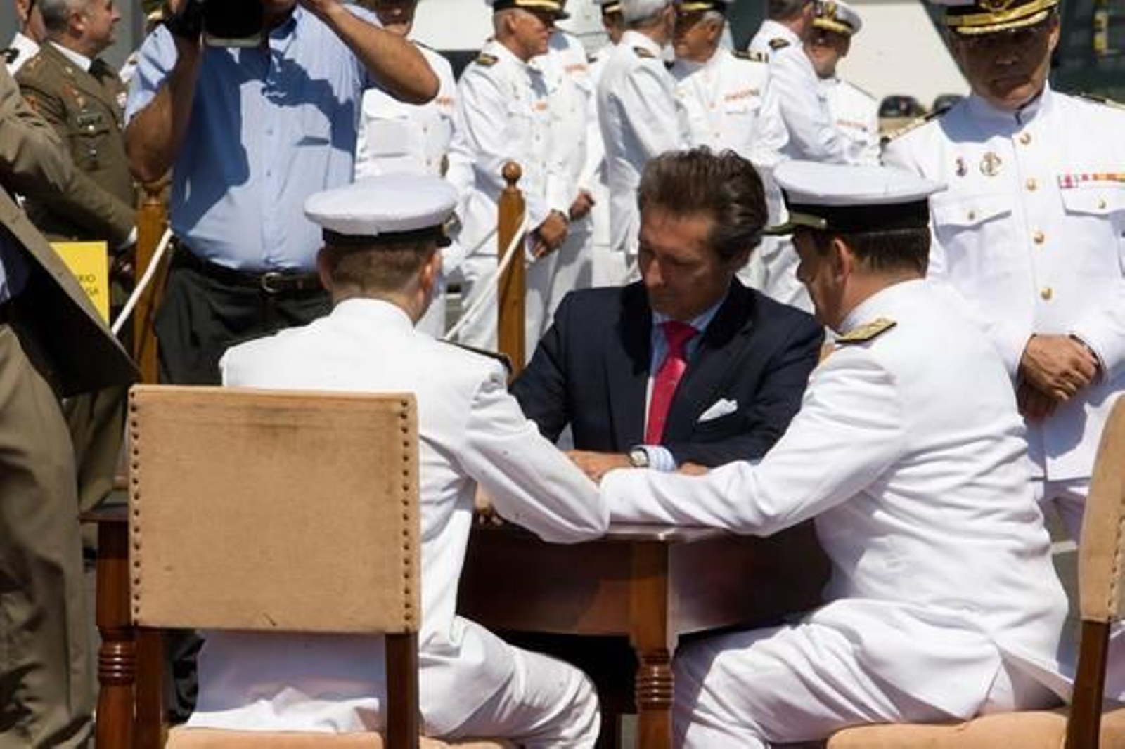 La ministra Chacón inaugura el muelle 4 de la base de Rota y preside la entrega del BAM ´Meteoro´

Foto: Borja Benjumeda