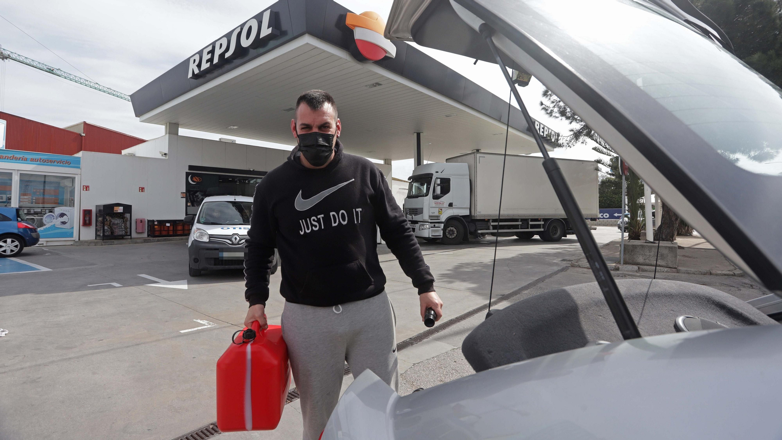 Fotos de colas en las gasolineras del Campo de Gibraltar