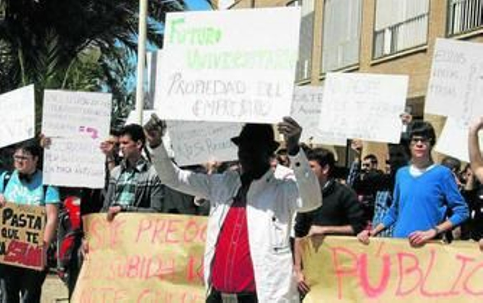 Protesta realizada por los alumnos de la Universidad por los cambios que se establecieron en tasas o becas.