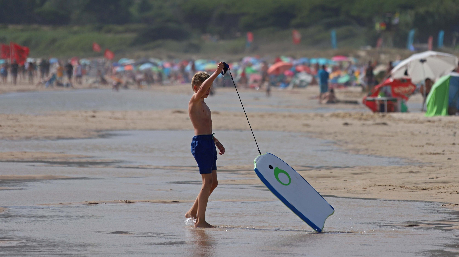 El calor llenas la playas el primer fin de semana de agosto