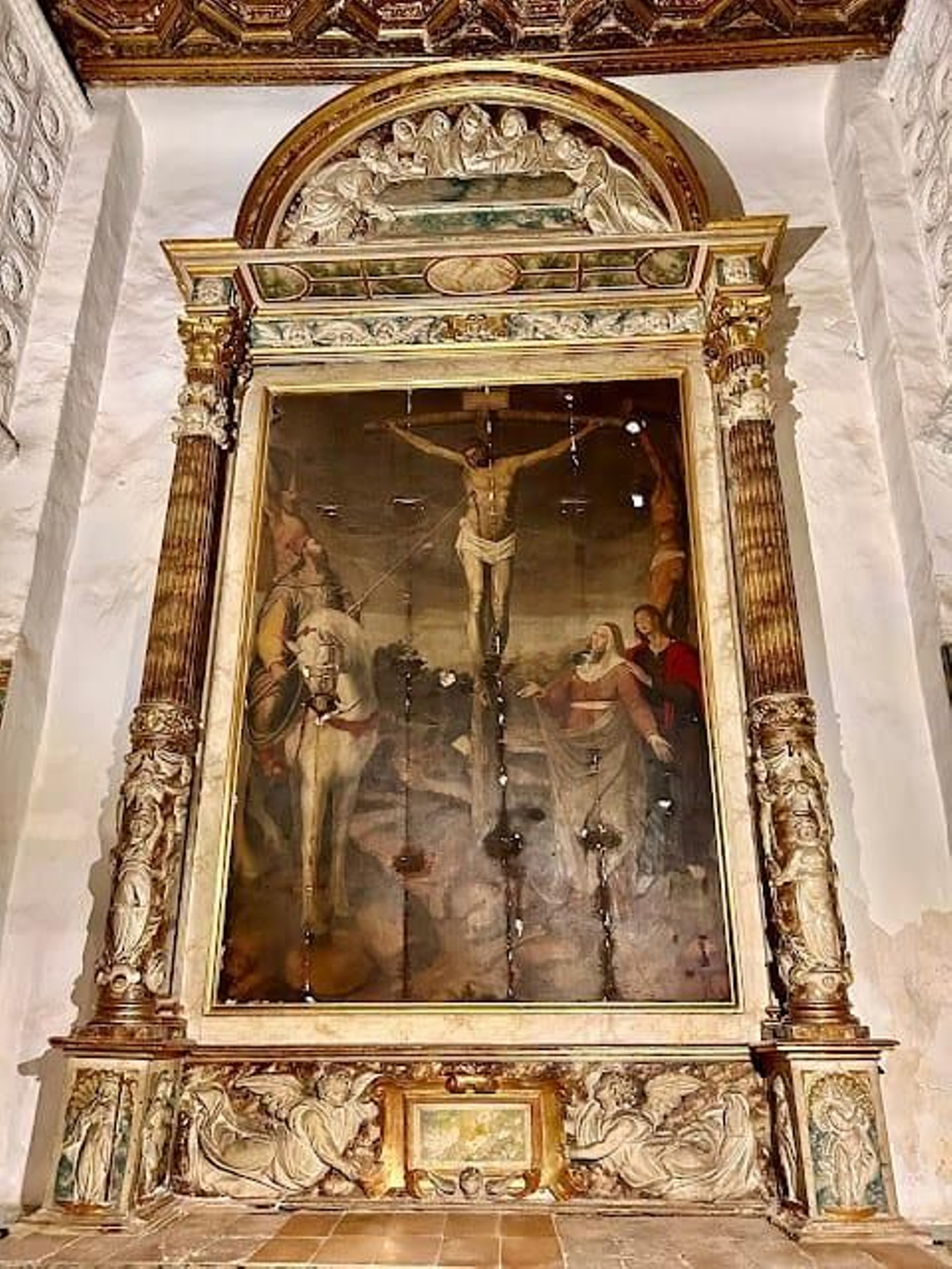 El retablo de la Capilla del Correo Mayor con la escena de la Lanzada.