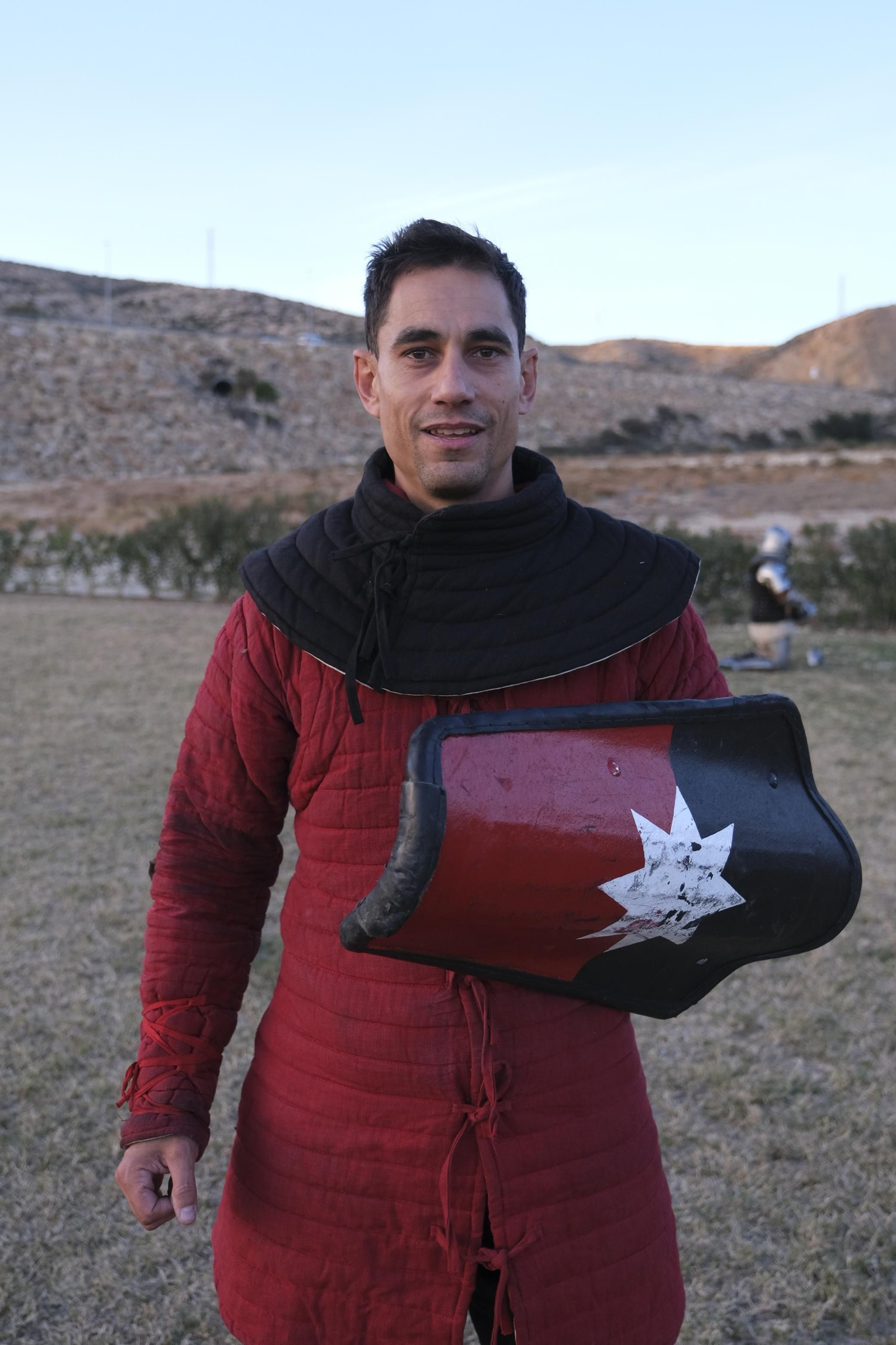 Miguel Ángel, con el escudo y la malla que se usa bajo la armadura.