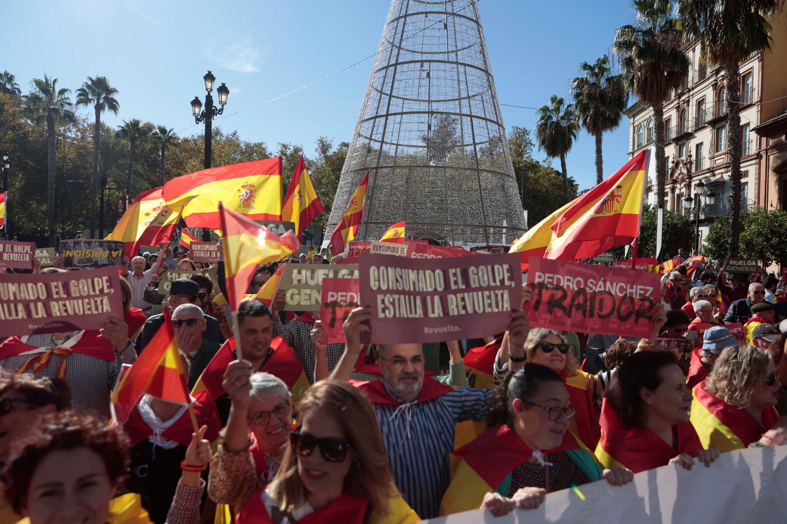 Las fotos de la manifestación en Sevilla contra Pedro Sánchez y la amnistía de este sábado 18 de noviembre