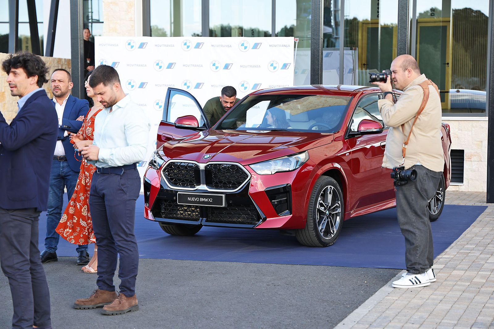 Movitransa presenta los nuevos modelos de BMW IX2 y el X2 en el complejo deportivo Lamiya