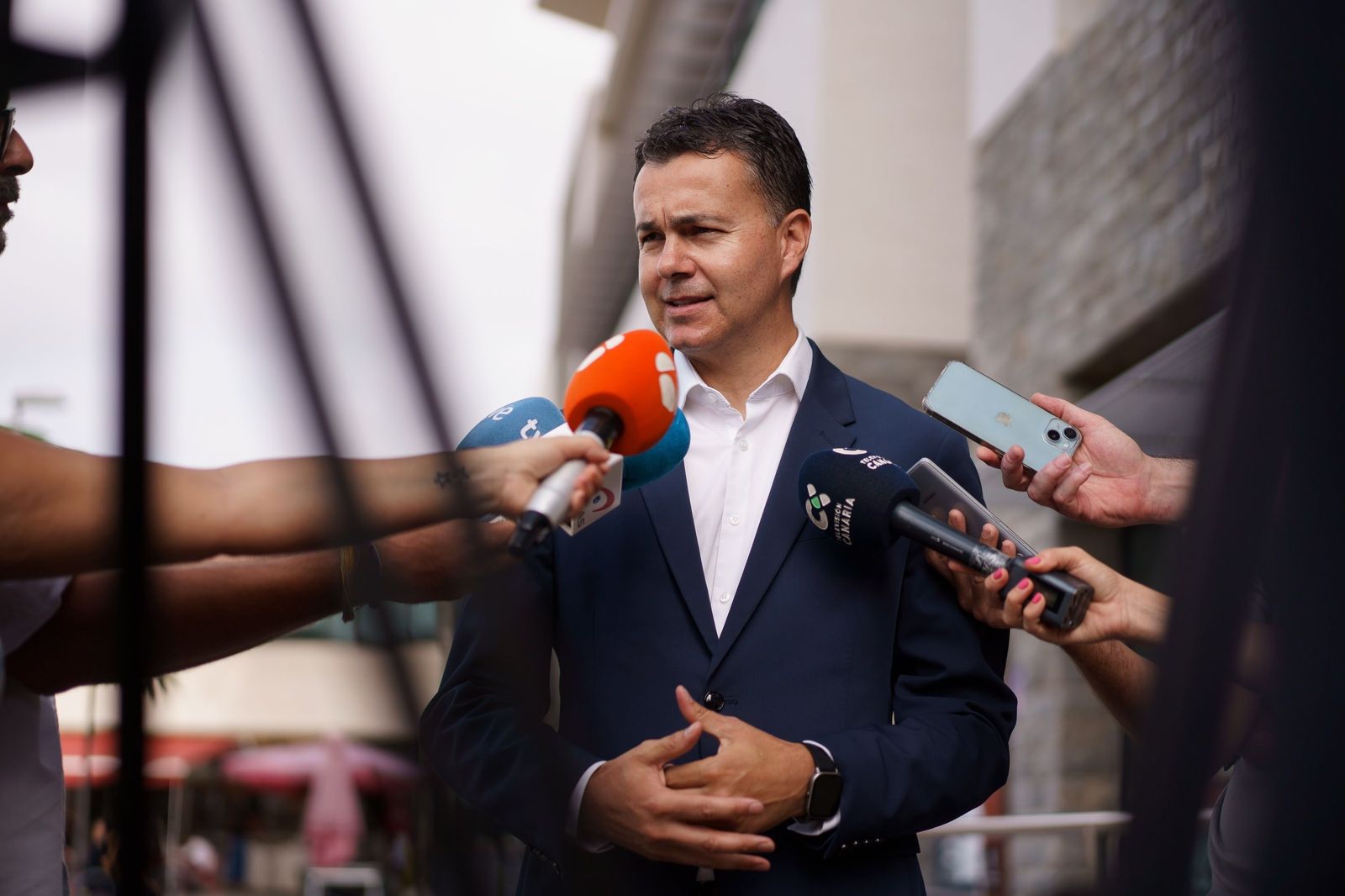 Héctor Gómez se dirige a los meidos de comunicación en Tenerife.