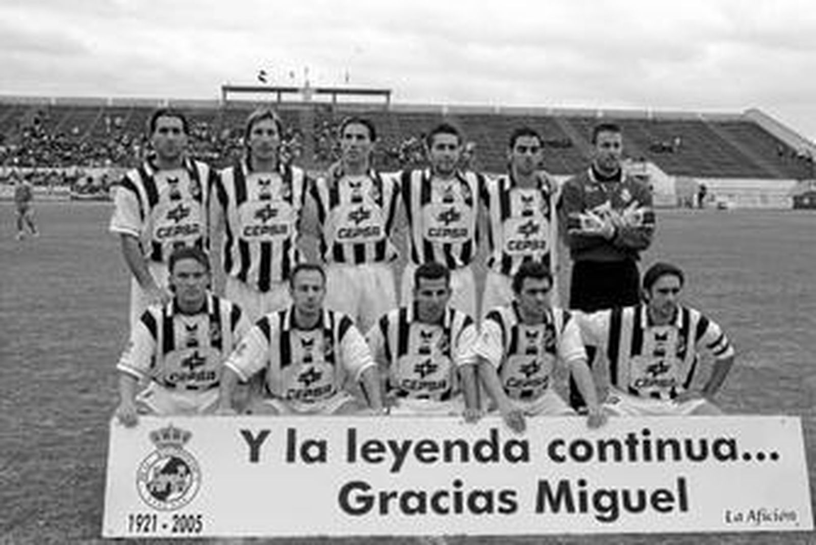 Una formación de la Balompédica en la andadura 2004-05.