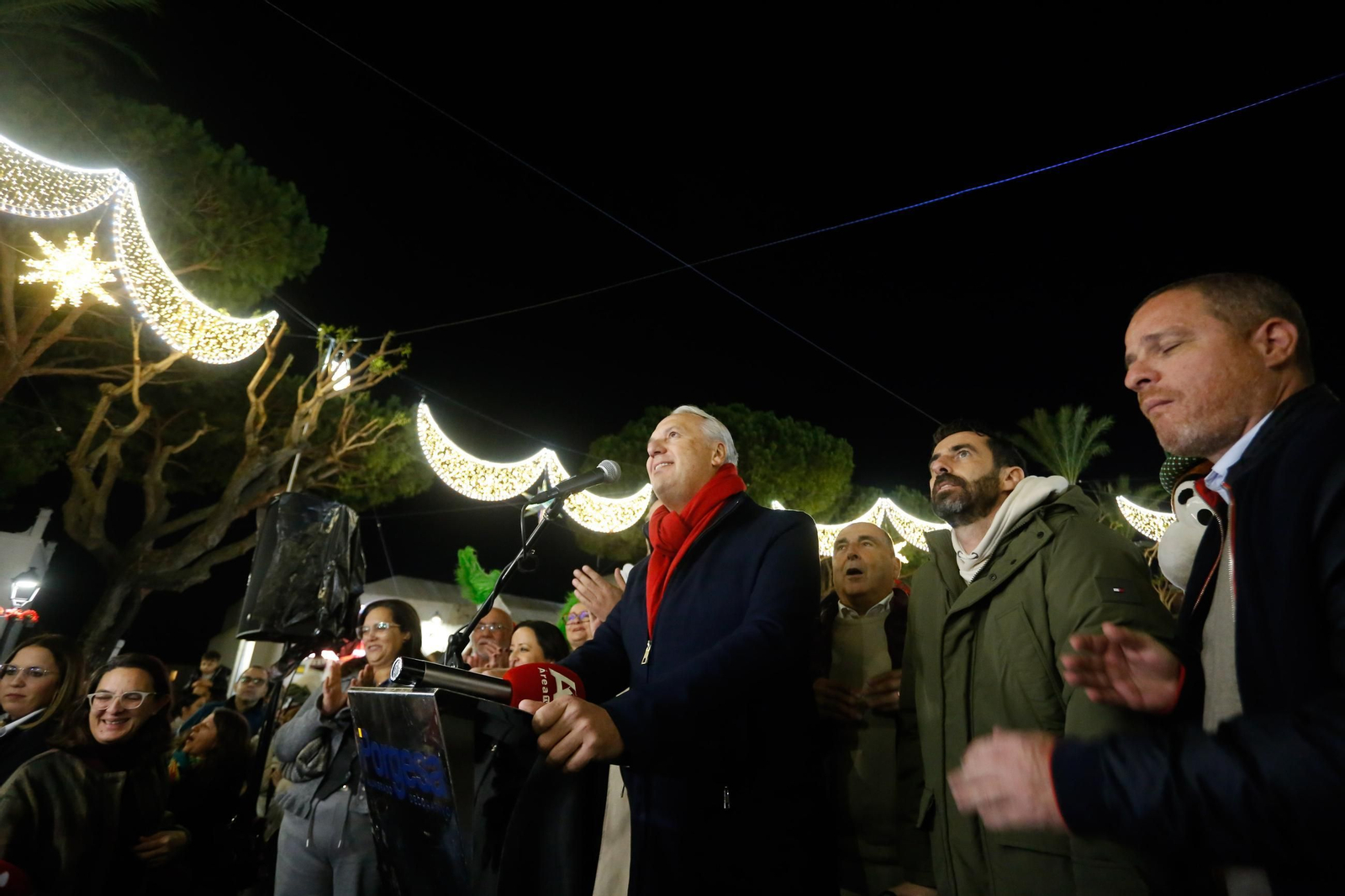 Las fotografías del encendido del alumbrado de Navidad en San Roque