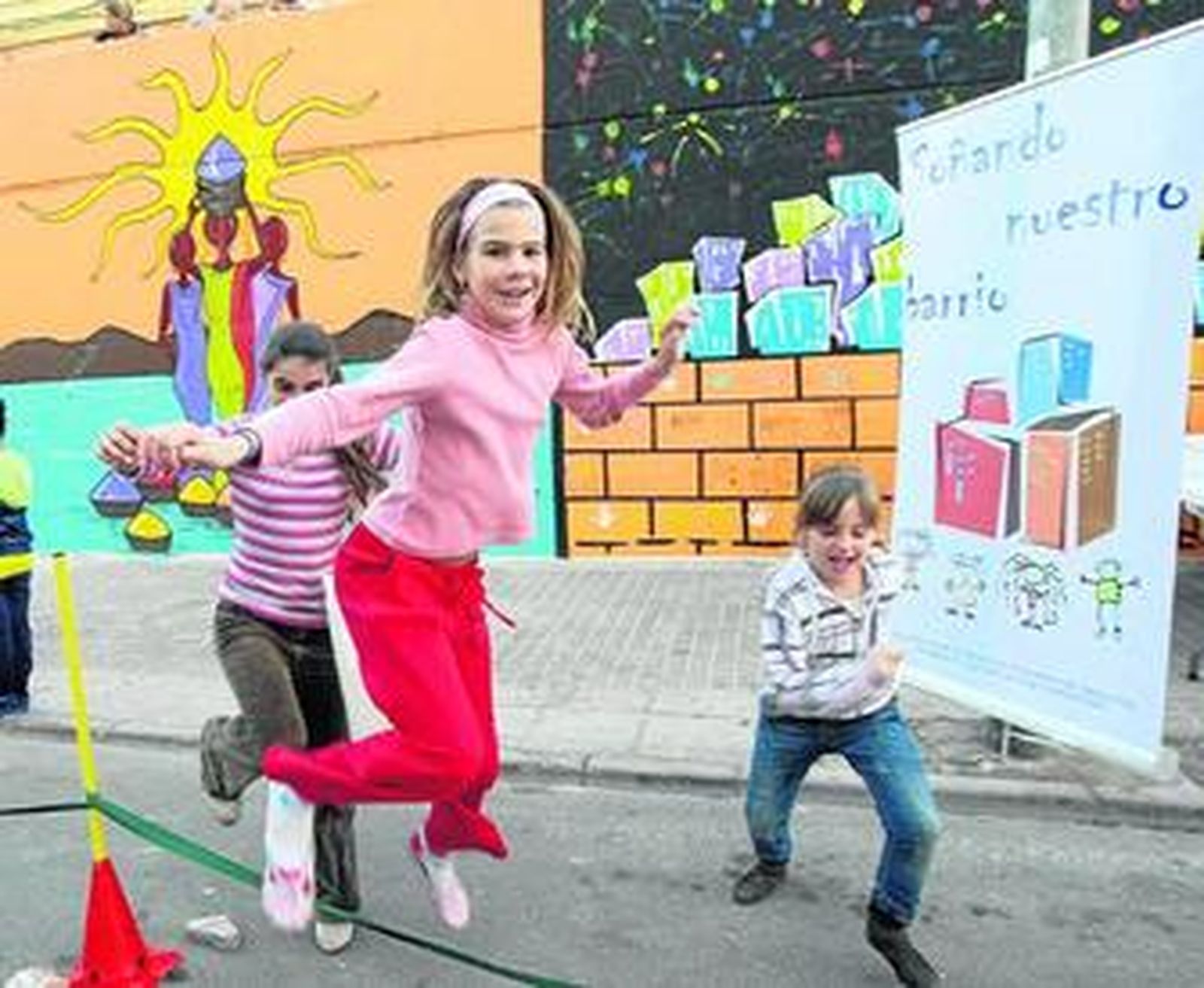 Actividad que se celebró ayer con los jóvenes del barrio de La Fuentecica.