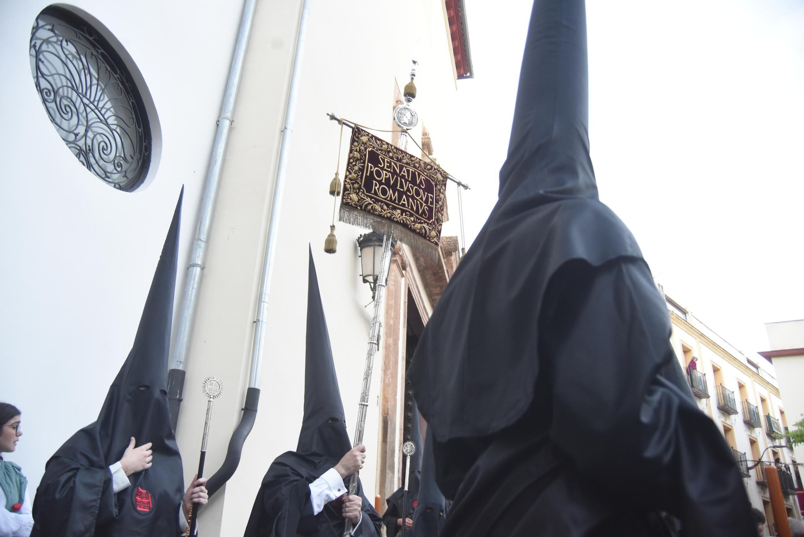 La procesión del Santo Sepulcro en este Viernes Santo de Córdoba, en imágenes