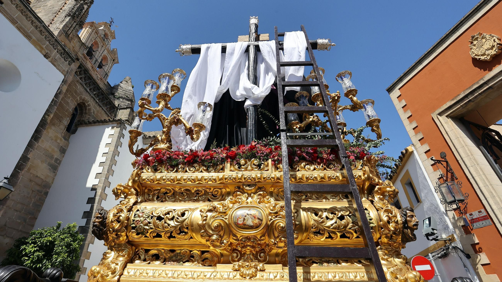 Imágenes de la Hermandad de Santa Marta en el Sábado Santo de Jerez 2025