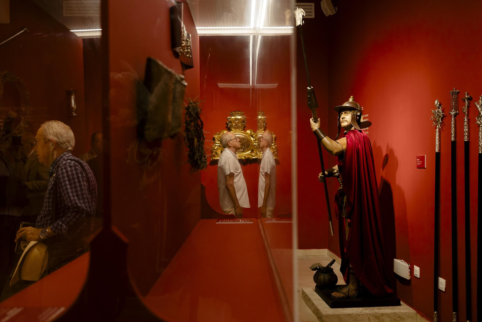 Las imágenes de la inauguración de la exposición Gades Cofrade