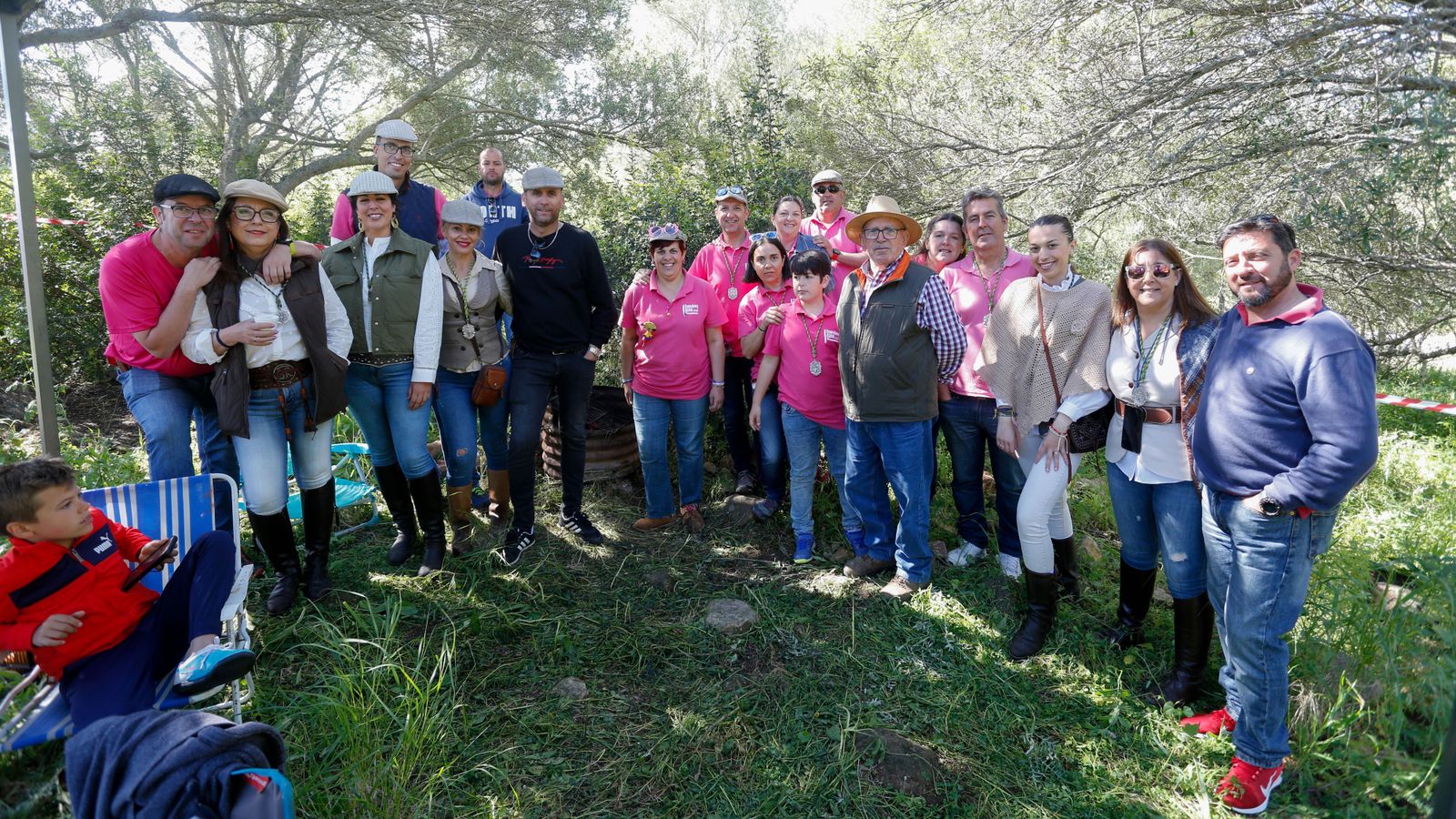 Búscate en las fotos del domingo en la romería de Los Barrios