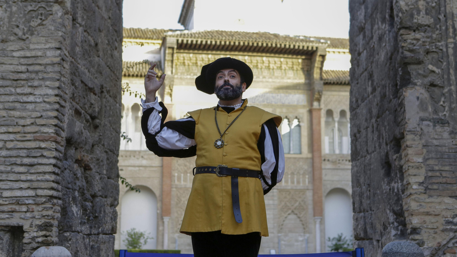 Las visitas teatralizadas en el Alcázar en imágenes