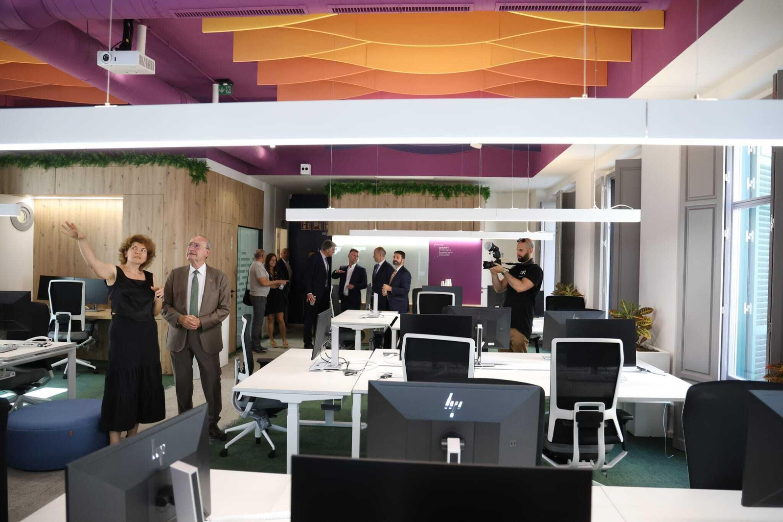 Una de las oficinas del interior de La Mundial. Una de las oficinas del interior de La Mundial.