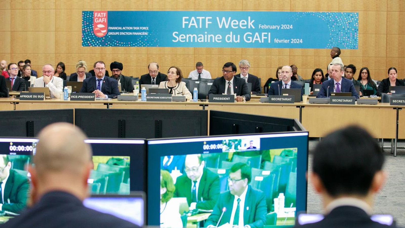 La directiva del GAFI con el presidente saliente del GAFI, Raja Kumar, tercero por la derecha. La directiva del GAFI con el presidente saliente del GAFI, Raja Kumar, tercero por la derecha.