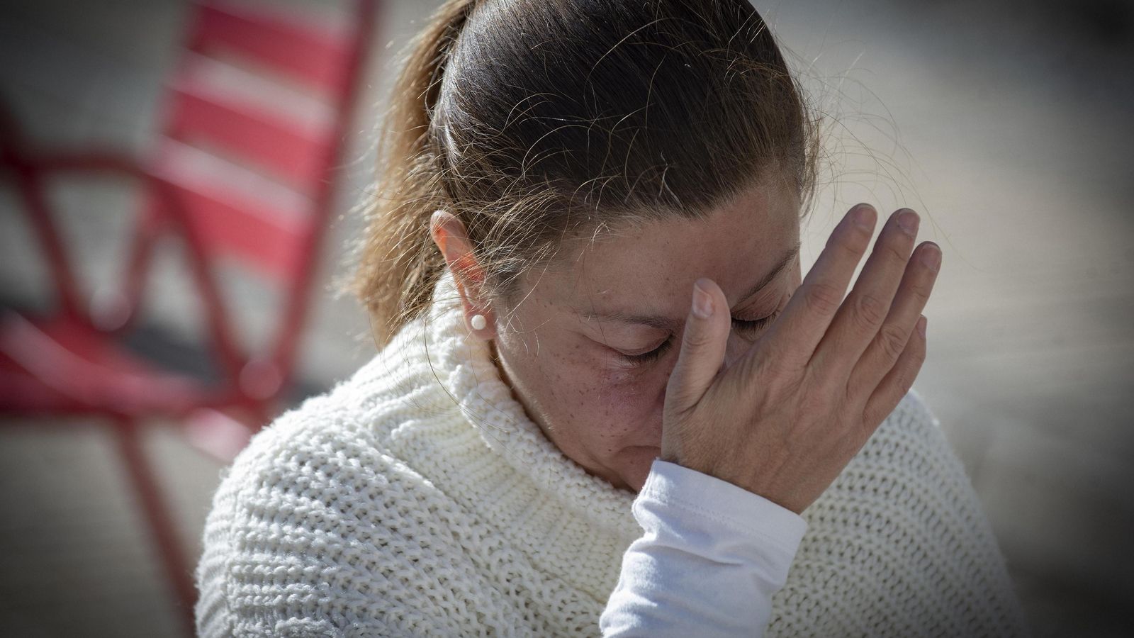 La principal víctima del siniestro se emociona durante la entrevista.