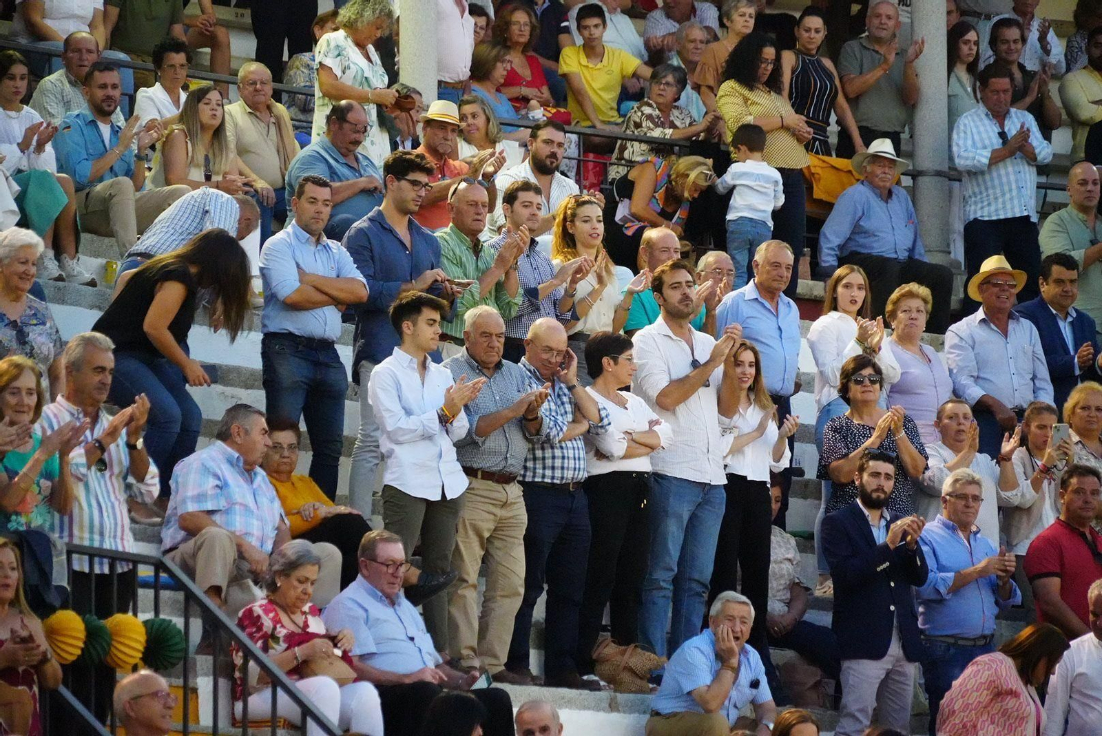 Las mejores fotos de la faena triunfal de Andy Cartagena, Leonardo y Lea Vicens en Pozoblanco Las mejores fotos de la faena triunfal de Andy Cartagena, Leonardo y Lea Vicens en Pozoblanco