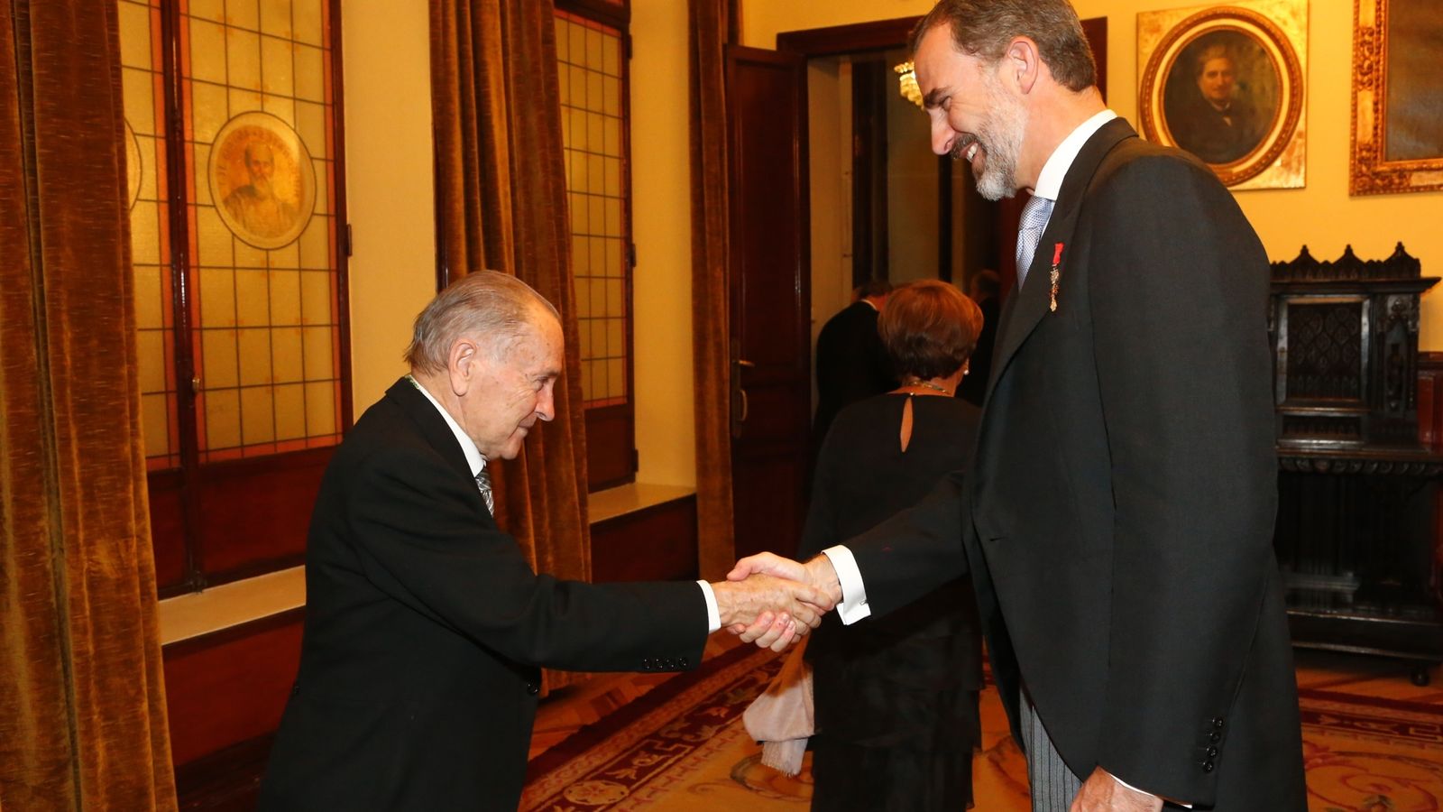 Piédrola en un acto con el Rey Felipe VI.