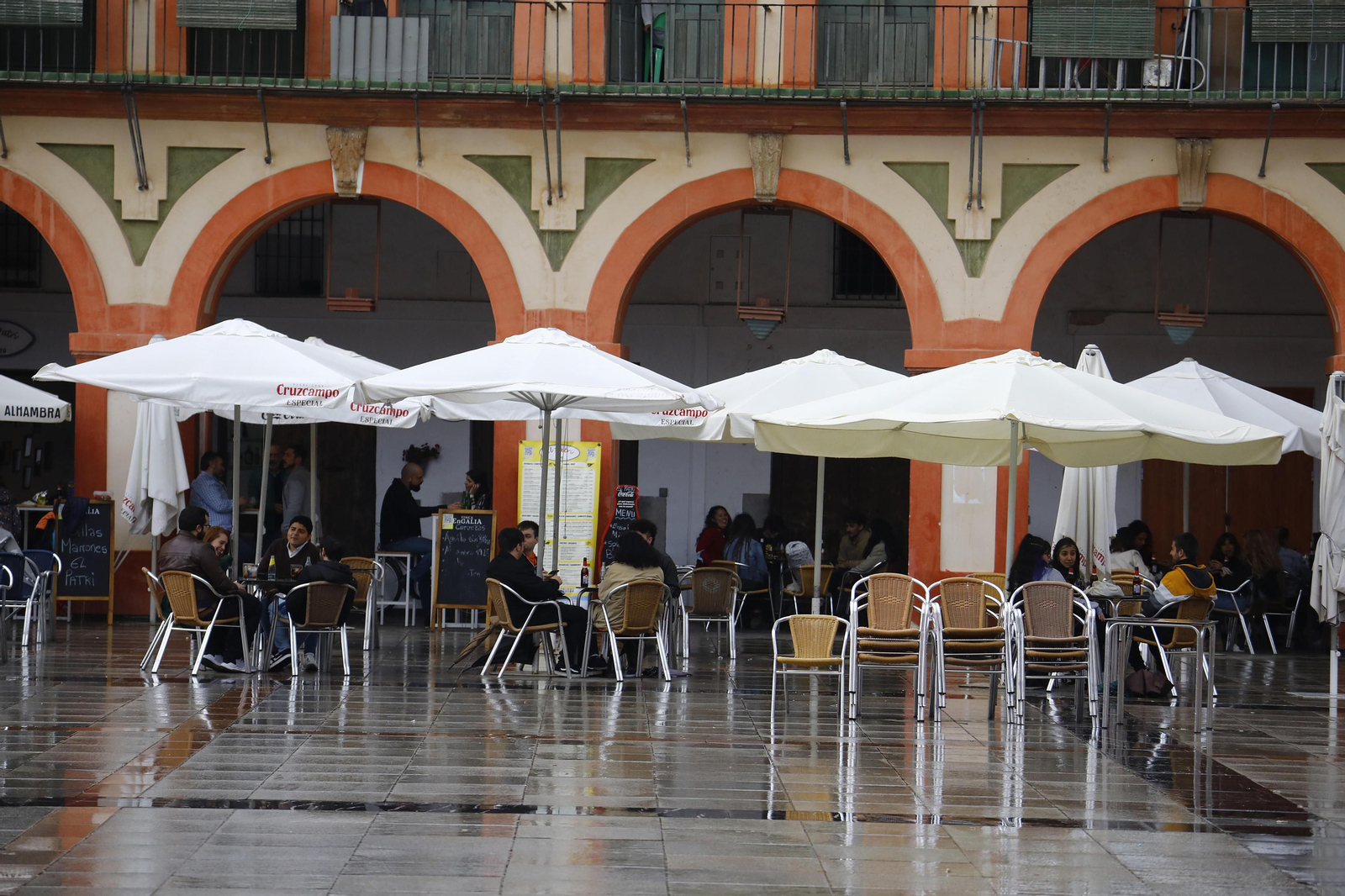 Fotografías: Tarde de bares y compras dos meses después en Córdoba