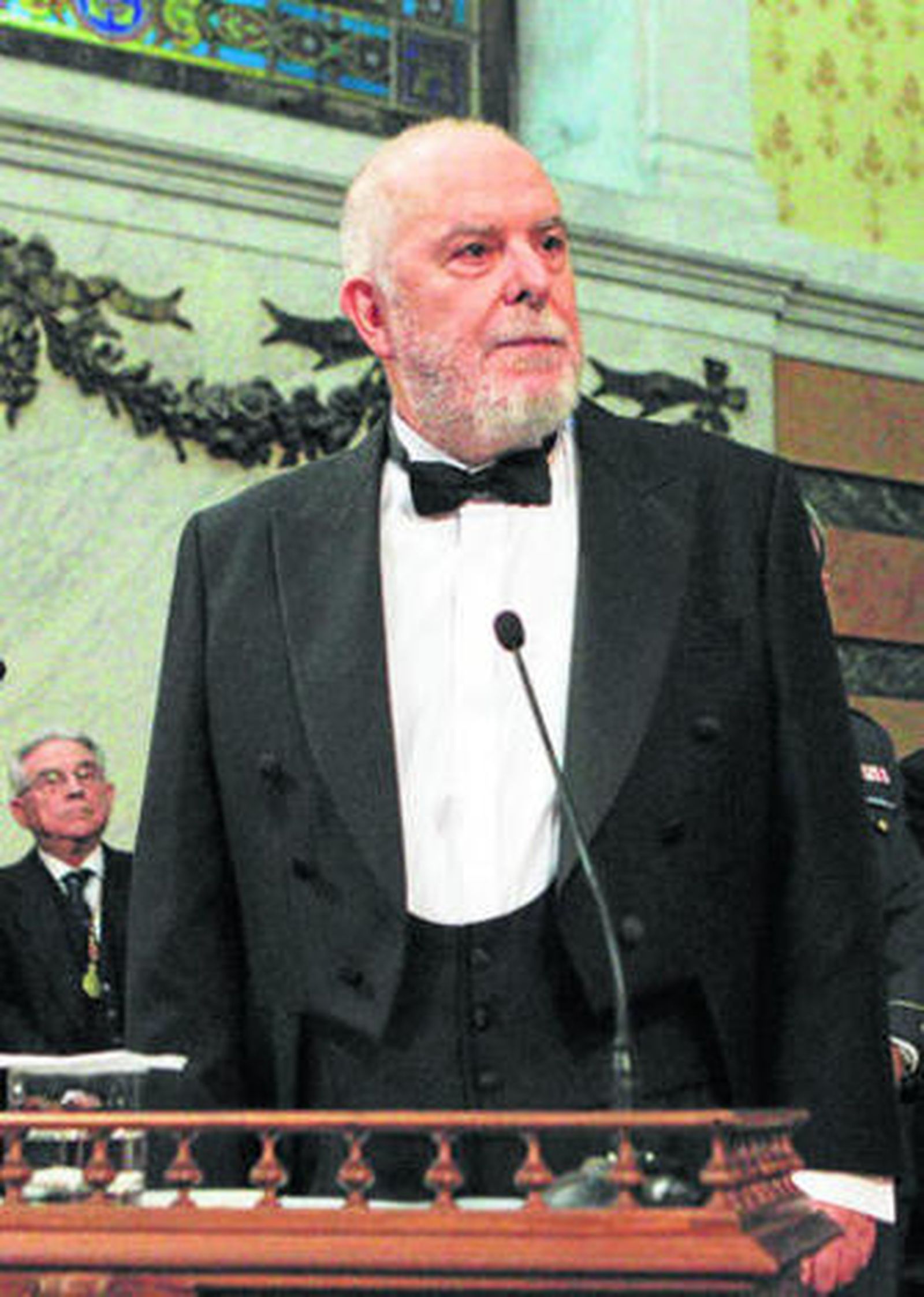 El latinista Juan Gil Fernández, en su ingreso en la RAE.