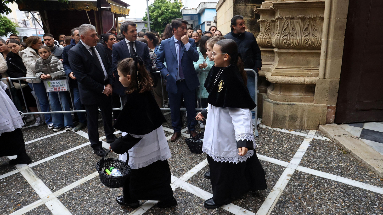 Las Viñas y El Cristo vuelven a sus templos