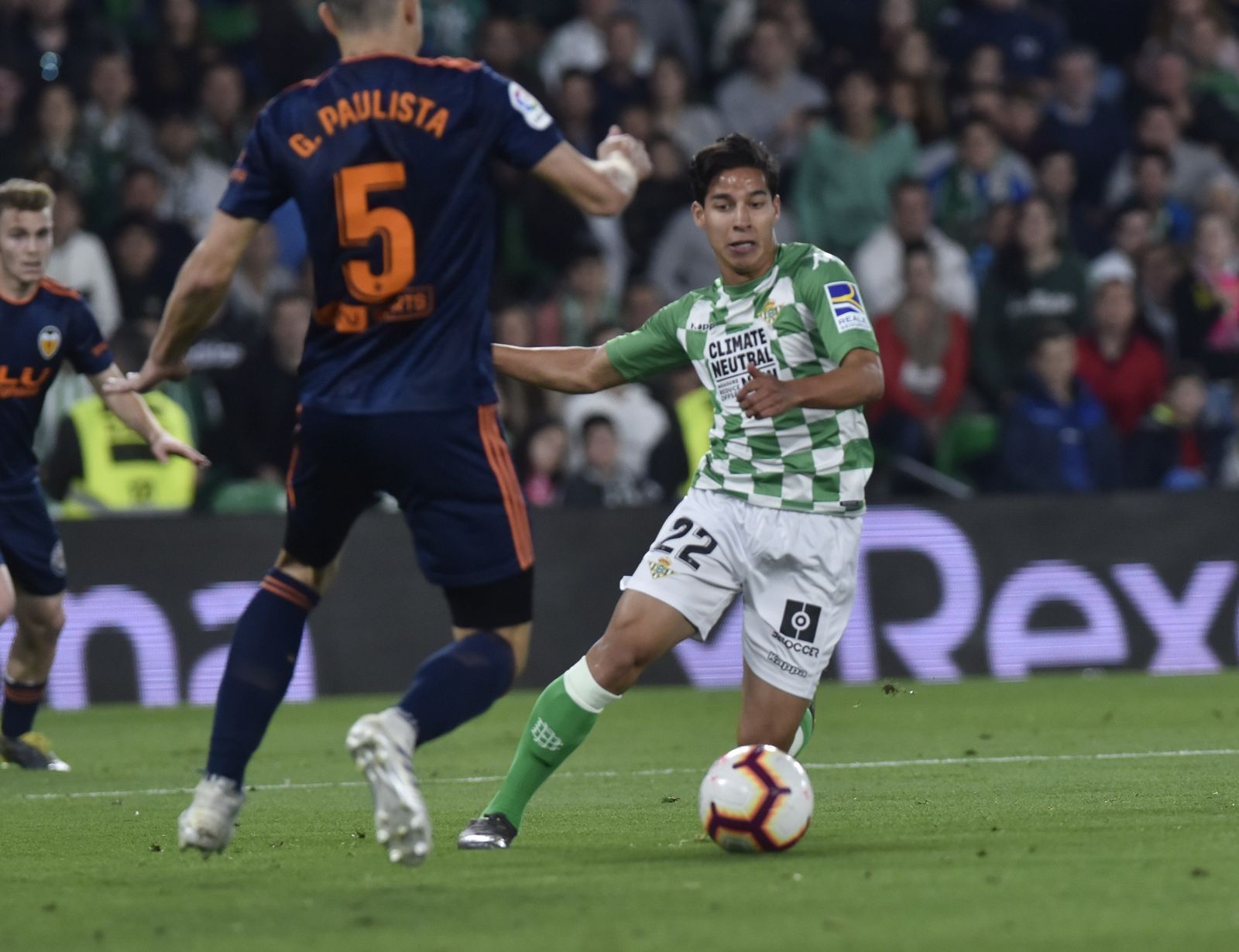 Diego Lainez, en el partido ante el Valencia.