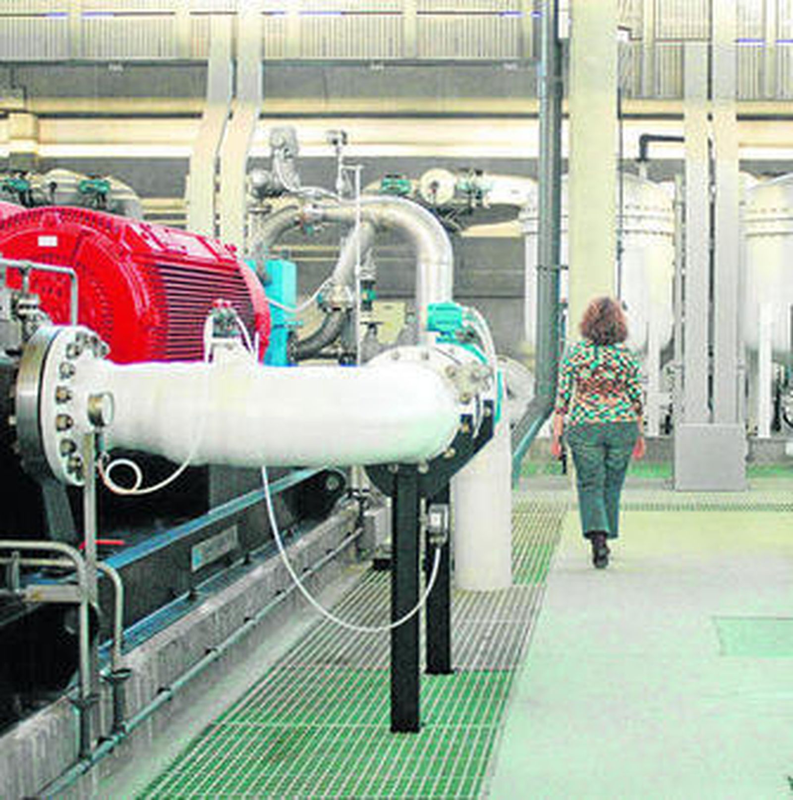 Interior de la planta desaladora de la capital.