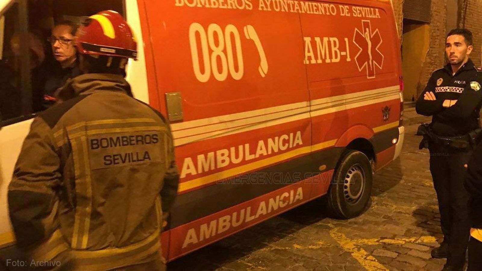 Bomberos y Policía Local en la zona del suceso.