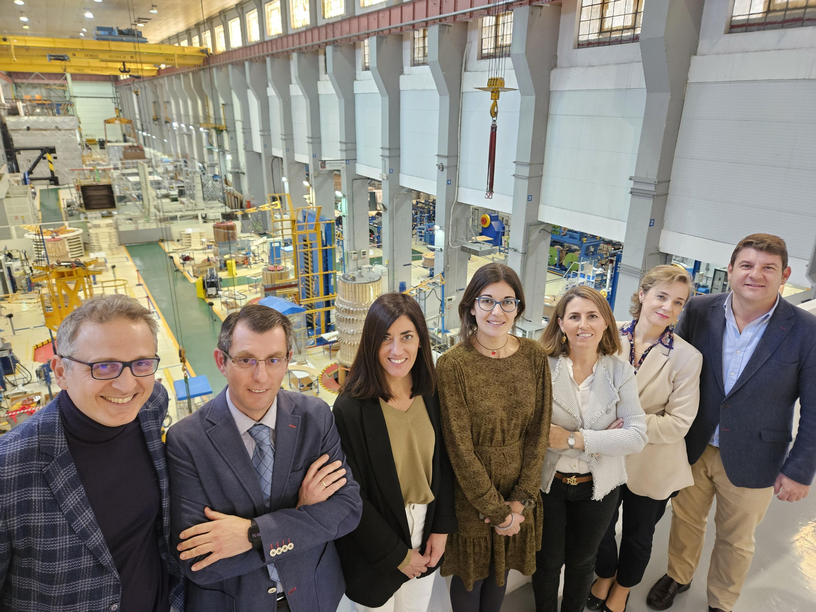 Encuentro entre responsables de la Universidad Loyola e Hitachi Energy.