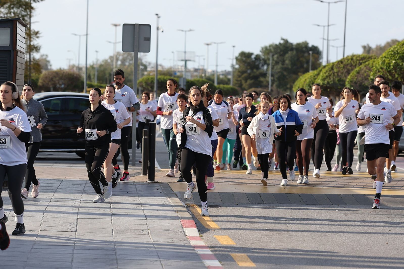 La Carrera Solidaria por el Día de la Mujer McArthurGlen, en fotos