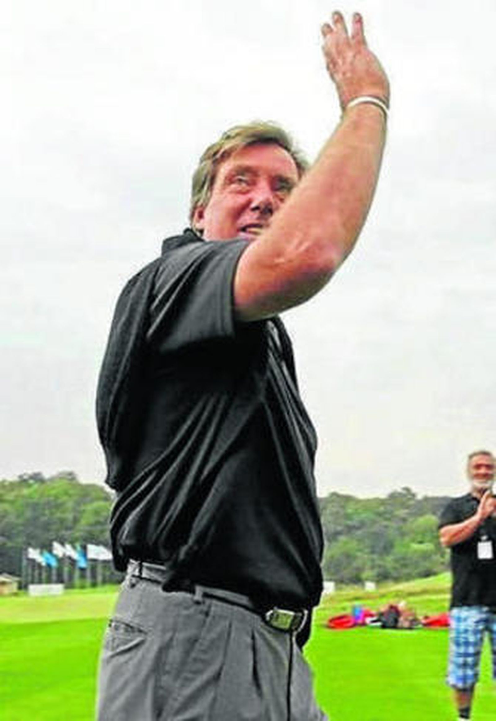 Lane saluda tras vencer.