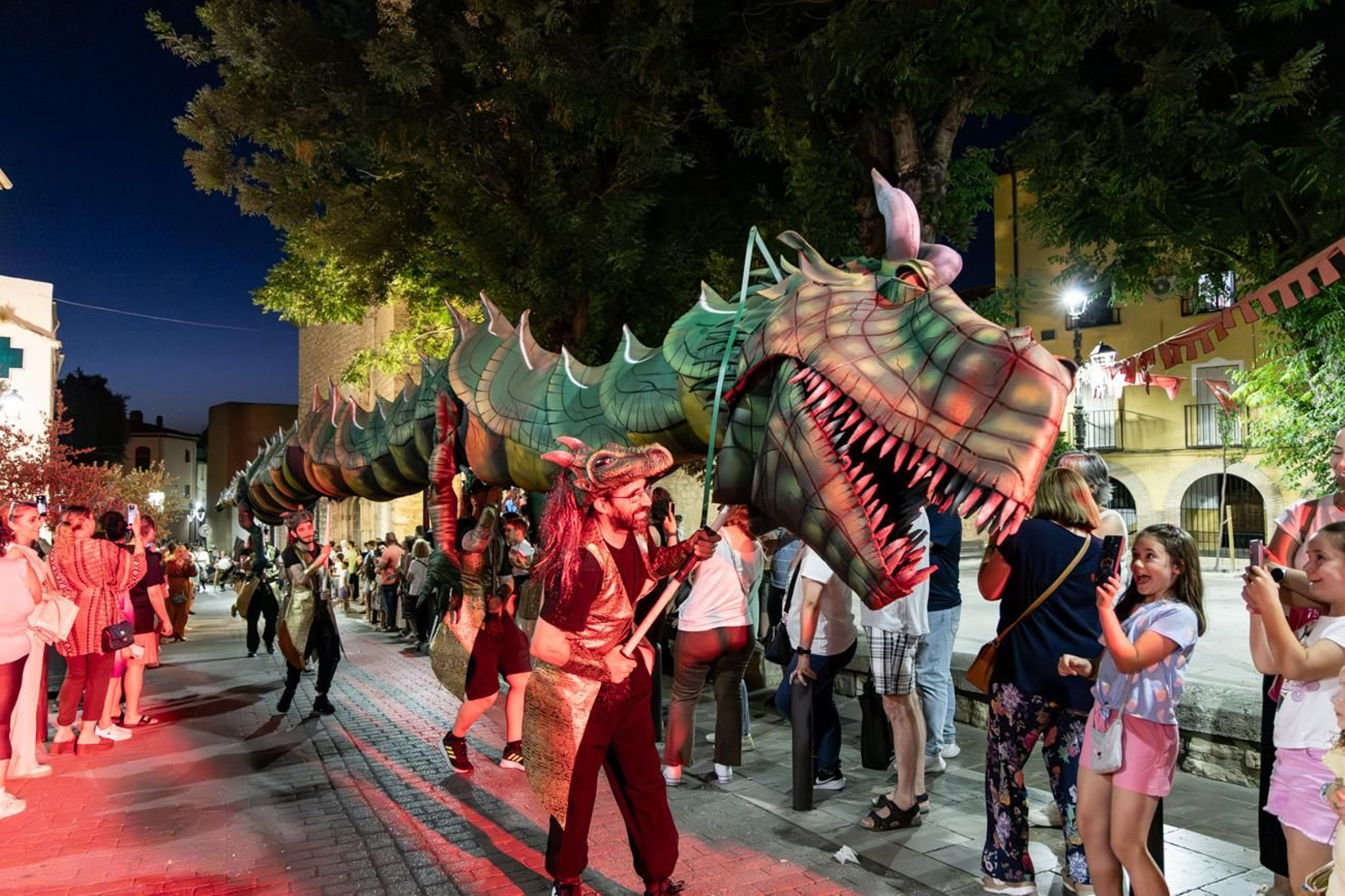 Exhibición de Bailes Medievales y Pasacalles del Lagarto de la Magdalena