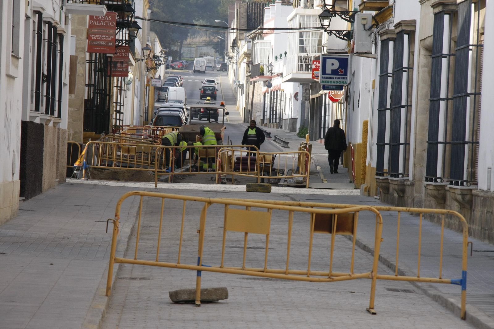 La calle San Francisco, ahora cortada en el tramo de Mercadona, ha estado en obras por diferentes zonas desde el mes de noviembre.