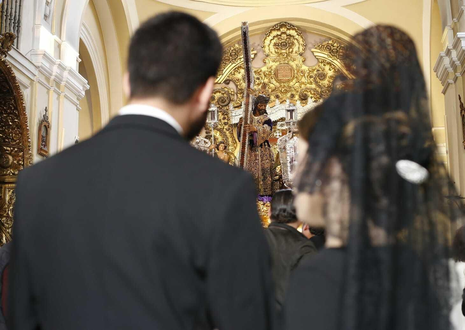 Una pareja visita el Silencio.