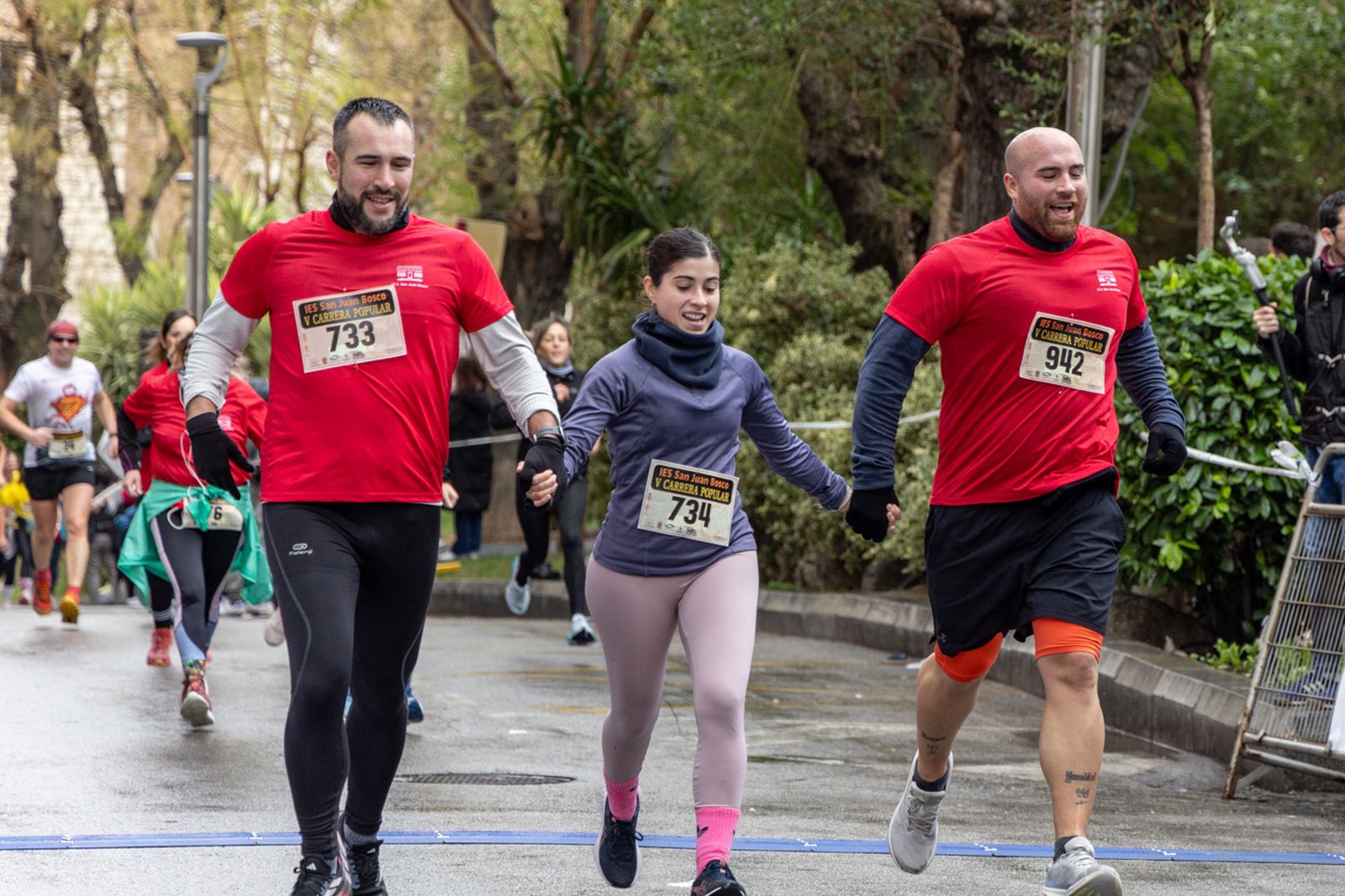 En imágenes: la lluvia no frena a más de un millar de corredores en la V Carrera Popular del IES San Juan Bosco (2)