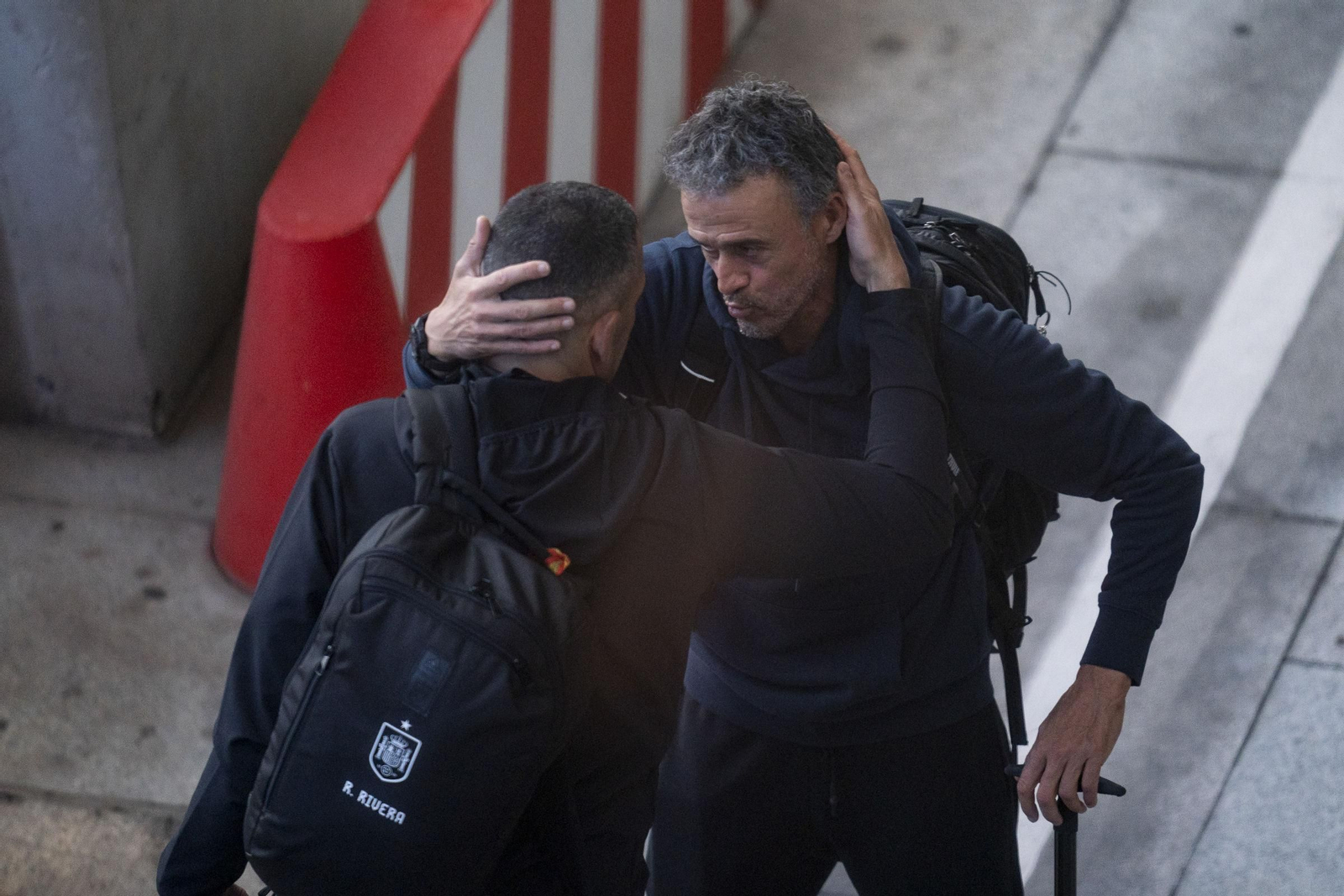 La fotos de la llegada de una selección fracasada