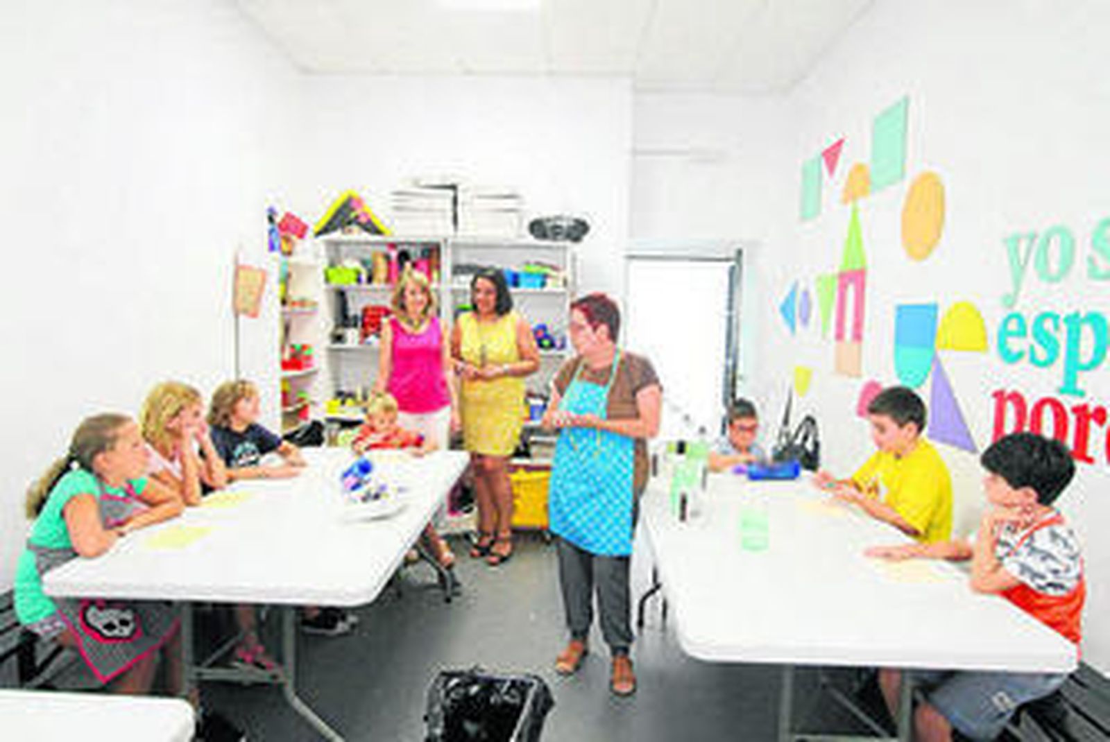 Las delegadas, al fondo, asisten a uno de los talleres del museo.