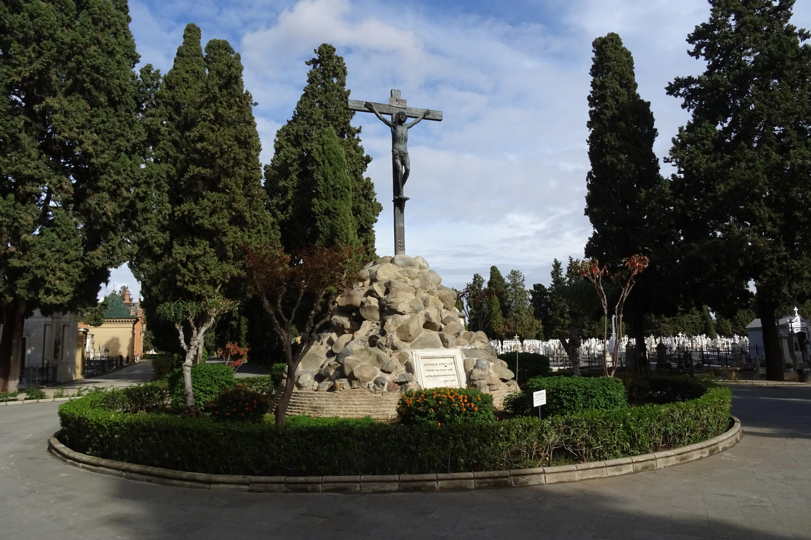 Panteones y tumbas de personajes conocidos