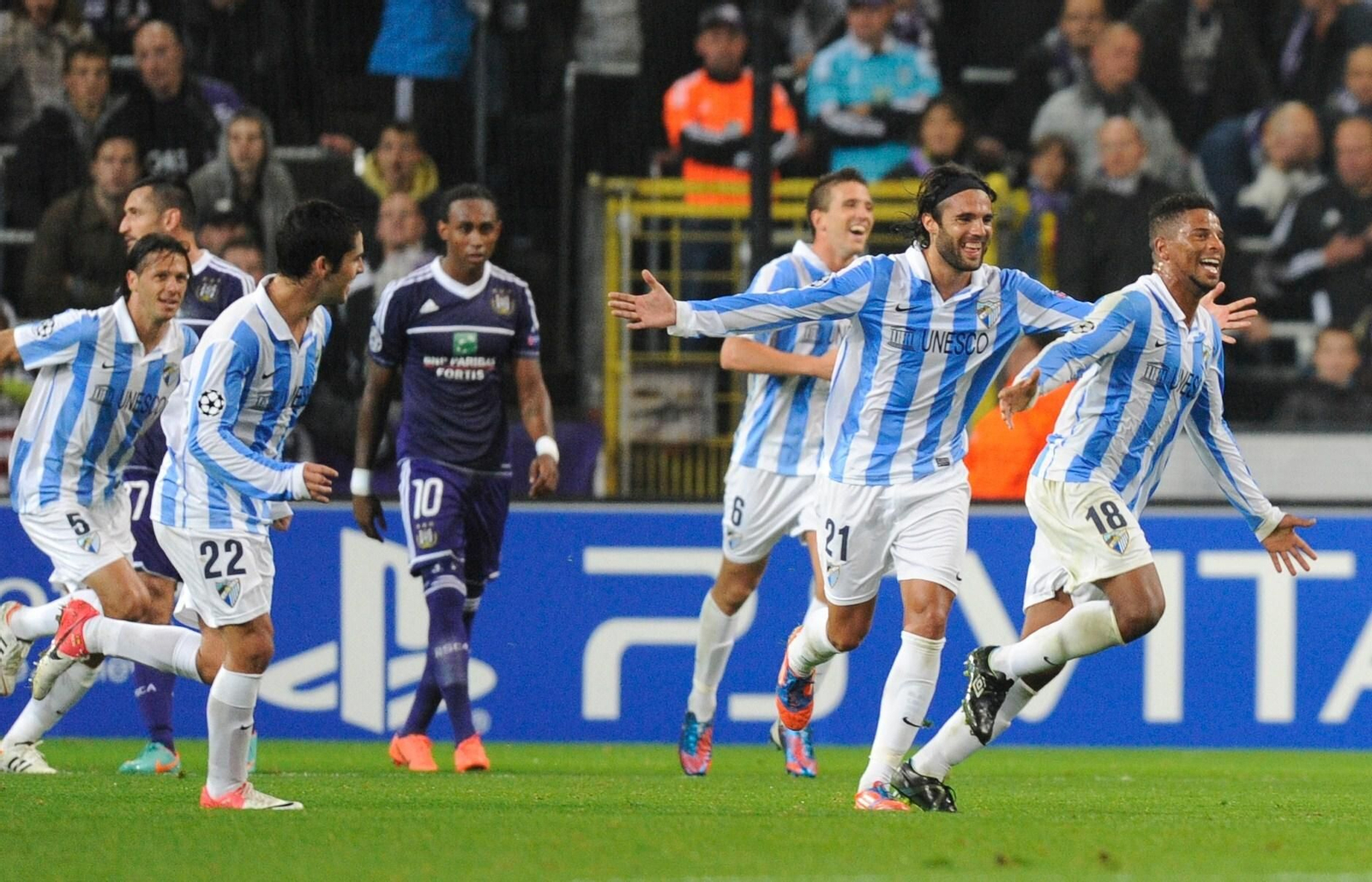 Los jugadores del Málaga celebran el gol de Eliseu. Los jugadores del Málaga celebran el gol de Eliseu.