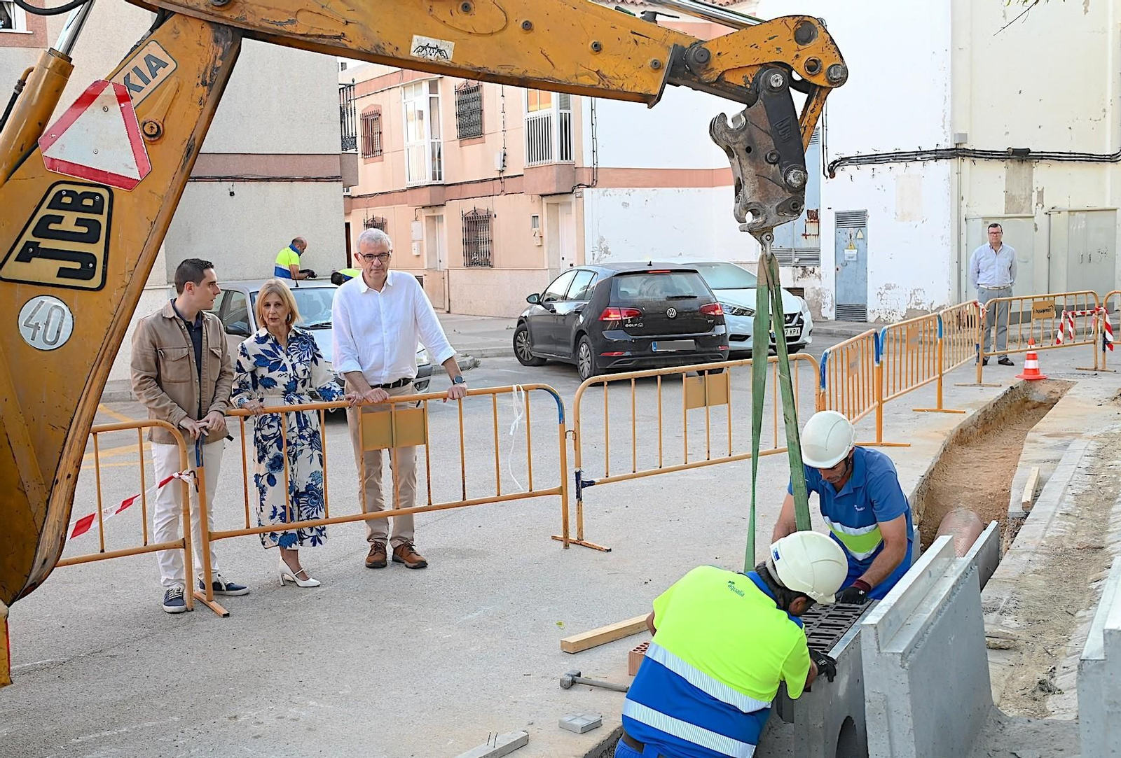 La alcaldesa, María José García-Pelayo, visita junto a Jaime Espinar las obras en La Liberación.