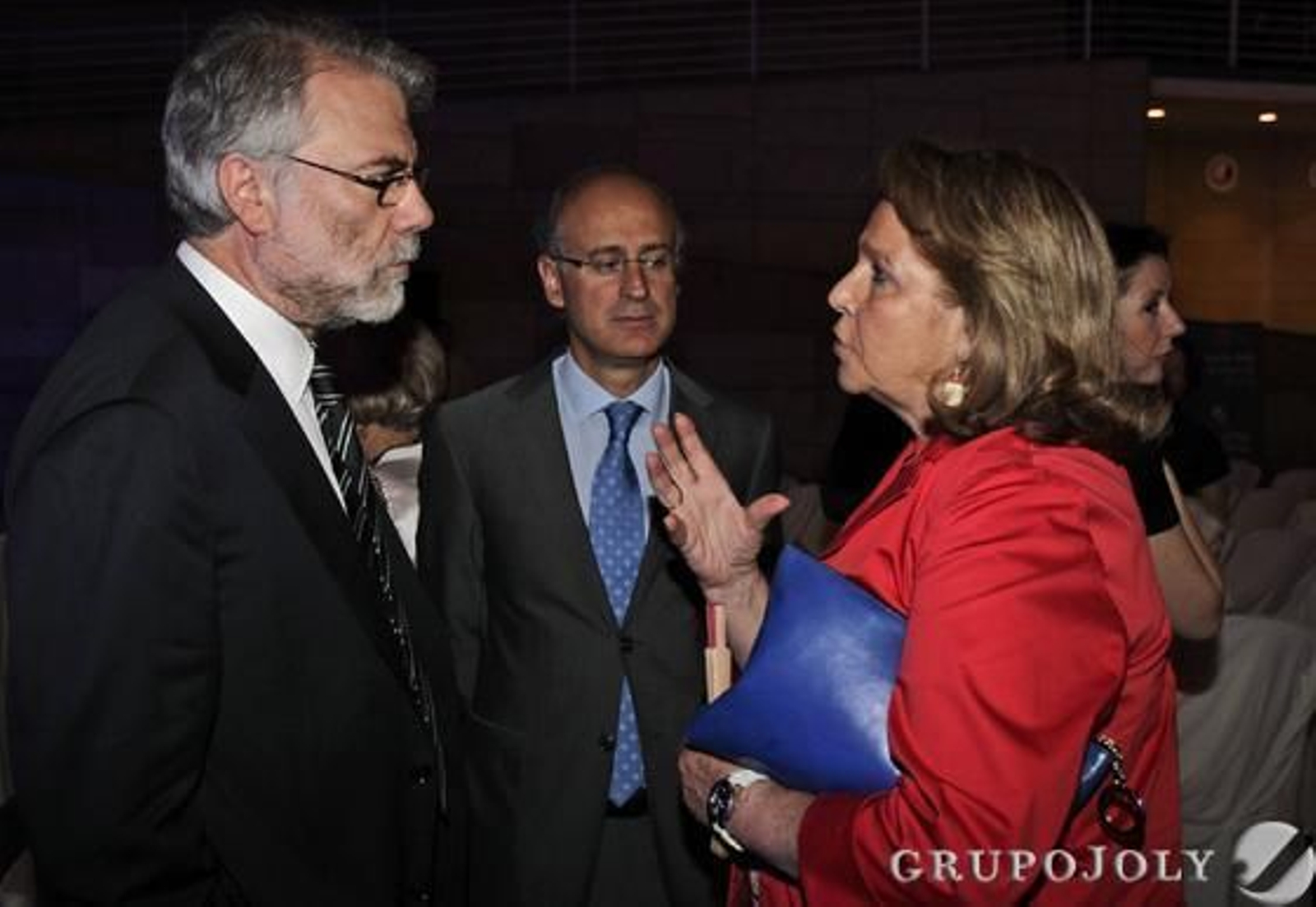 José Rocillo, director general del Territorio Sur de Telefónica; Francisco Velasco, director de la EOI, y la presidenta de la Fundación Persán, Concha Yoldi.

Foto: Foto: Antonio Pizarro/Juan Carlos Vázquez/Victoria Hidalgo/ Manuel Gómez