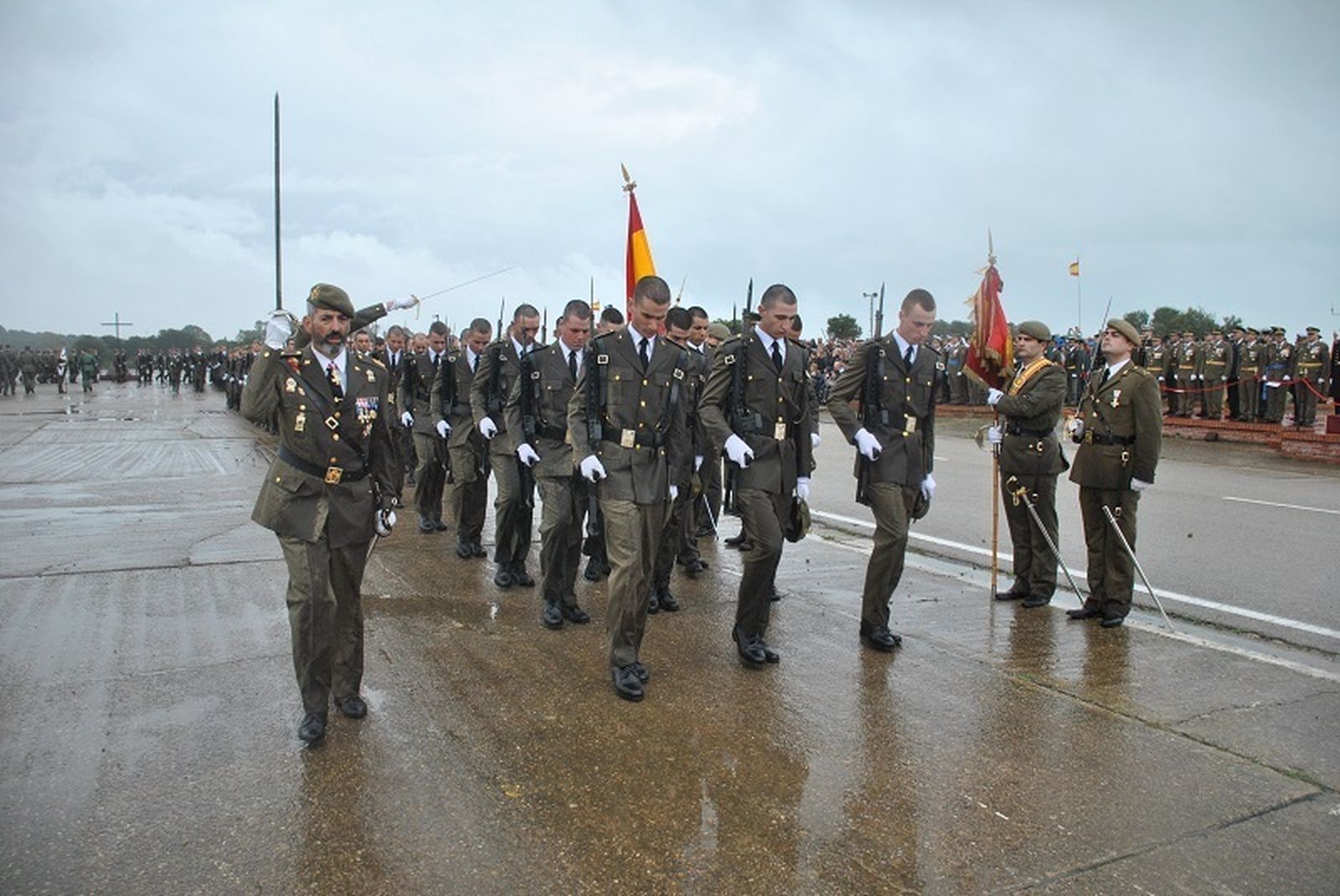 Jóvenes aspirantes en el acto de la jura de bandera.
