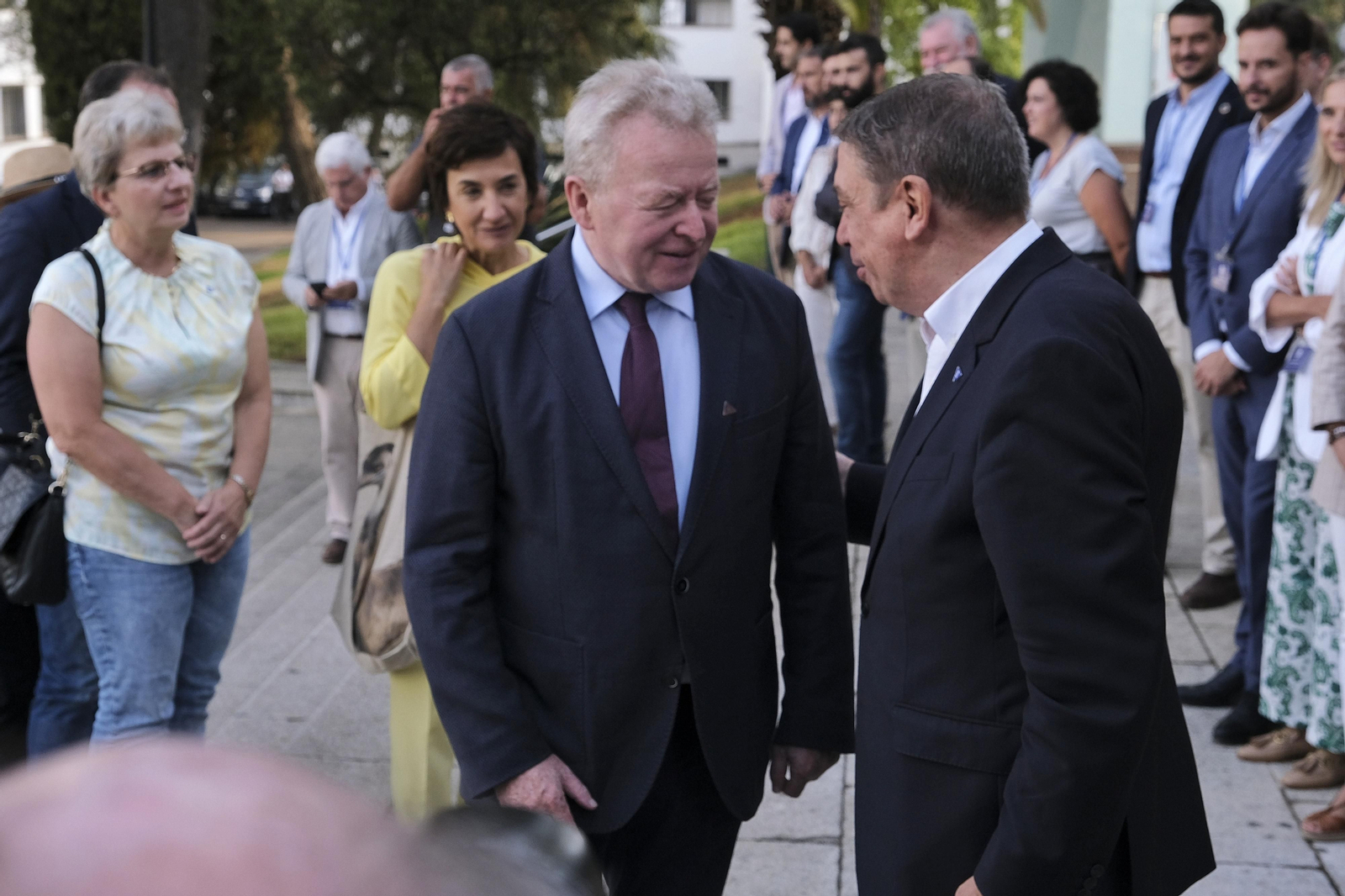 La visita de los ministros de la UE a la finca experimental de Rabanales en Córdoba, en fotografías
