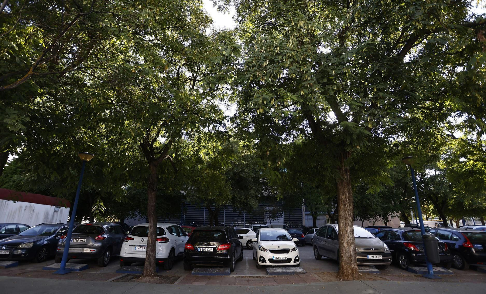 Imagen de archivo de una zona de estacionamiento en la isla de la Cartuja.