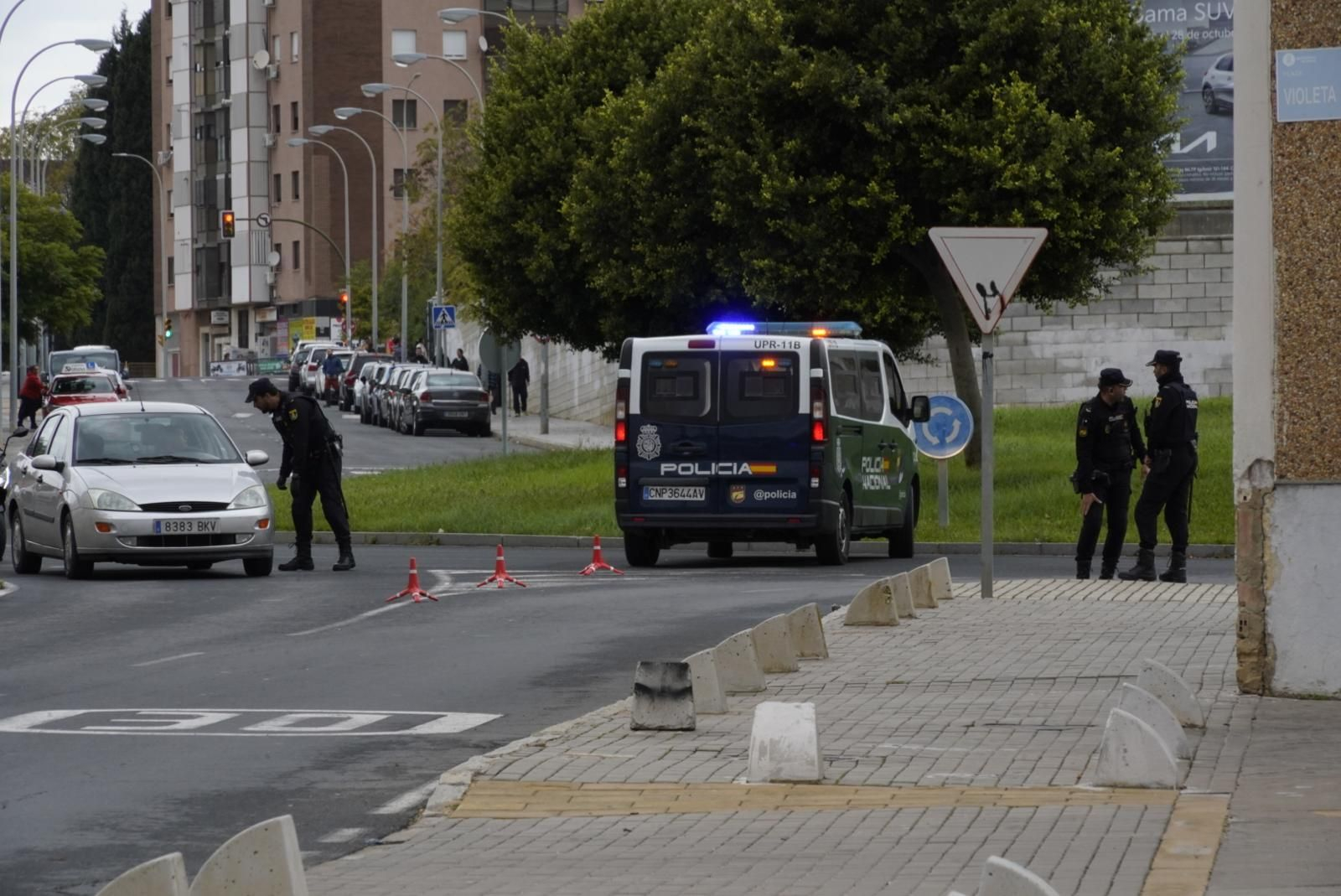 Imágenes de la macrooperación de la Policía Nacional este martes en El Torrejón y Pérez Cubillas: 200 agentes rastrean la zona