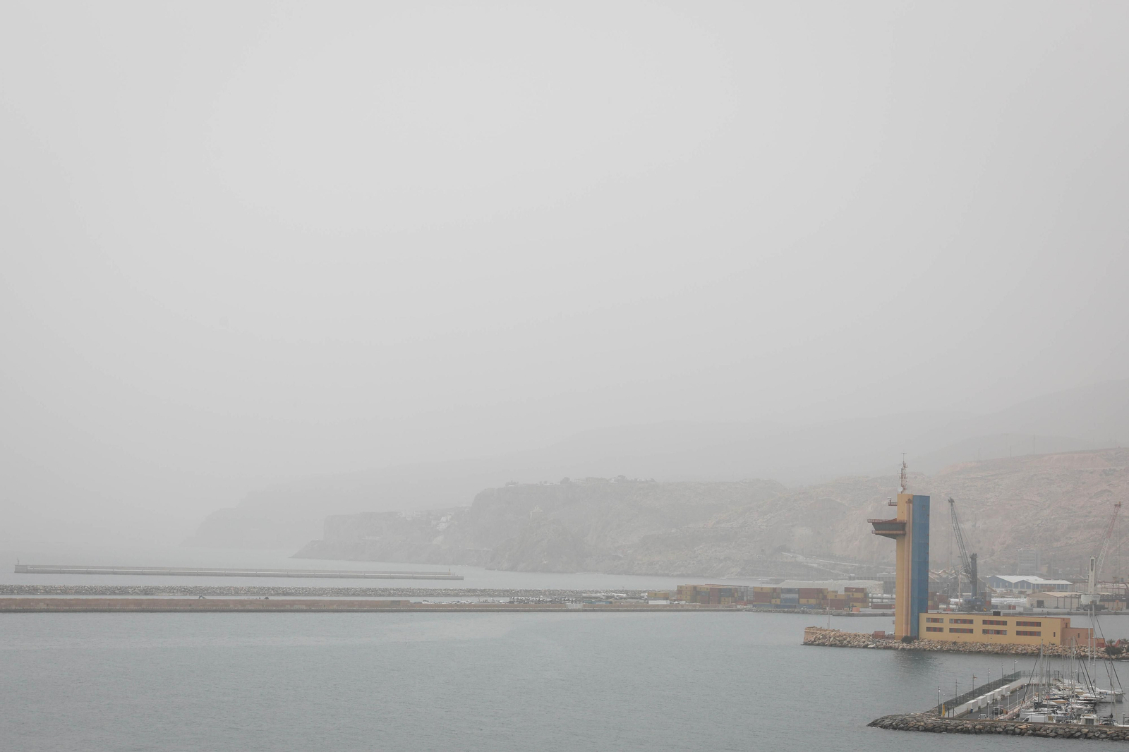 La calima de Almería en imágenes