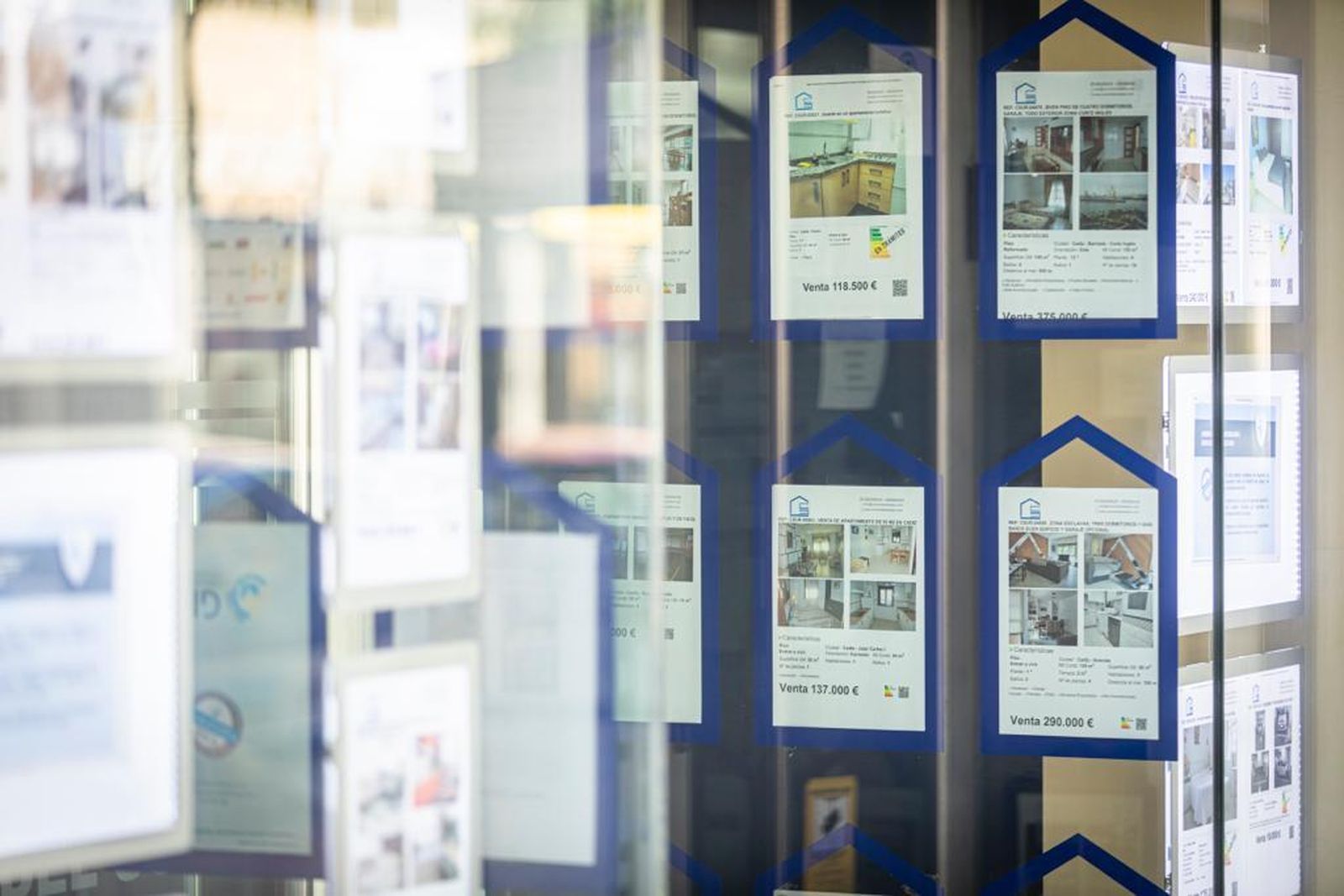 Pisos a la venta en una inmobiliaria en Cádiz.