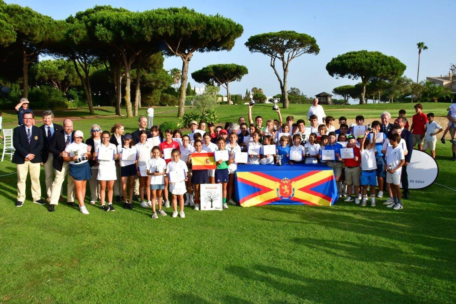 Los premiados de las diferentes categorías posan al final del Campeonato de España